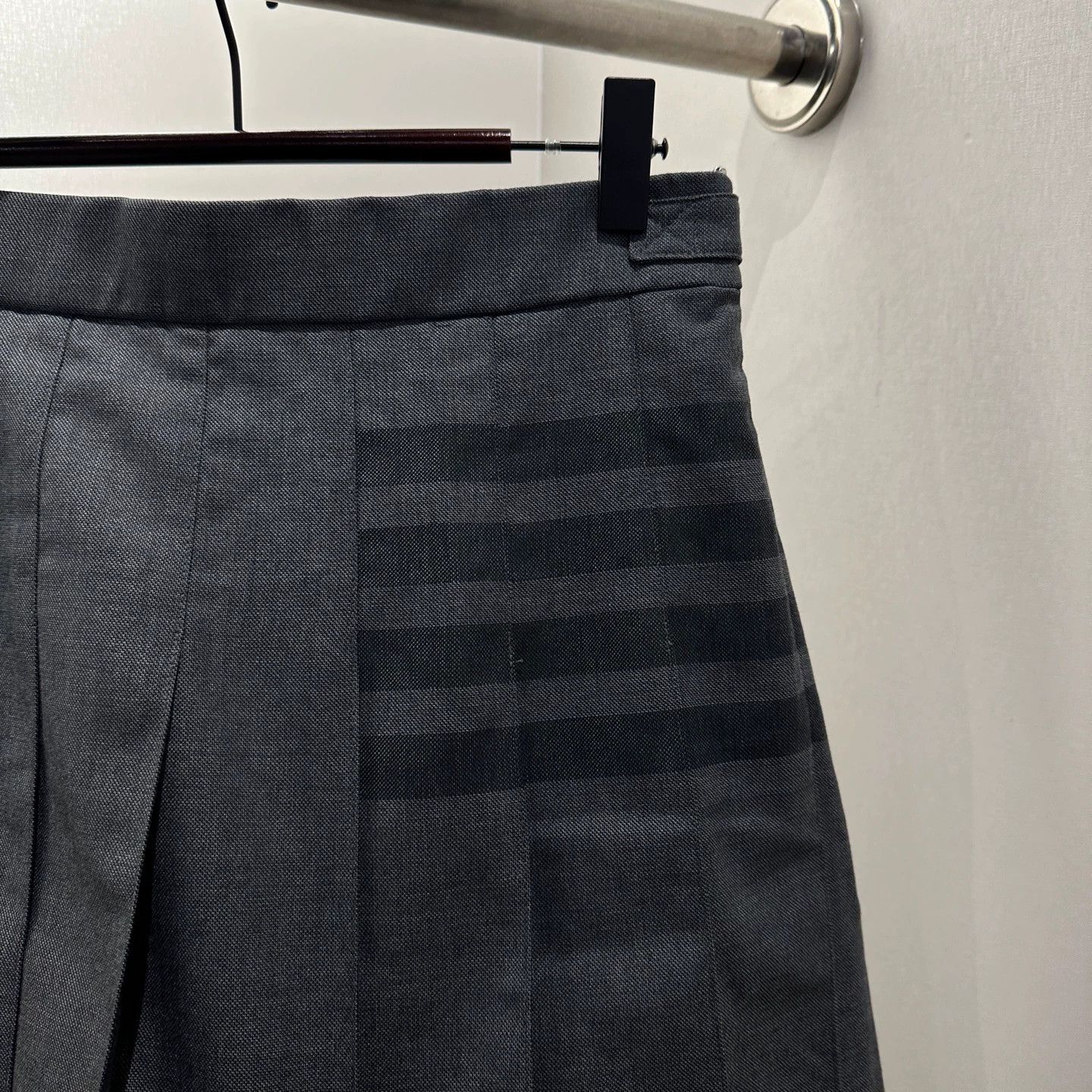 Thom Browne Thom Browne Wool 4Bar Pleated Skirt EU40 Size 27" / US 4 / IT 40 - 6 Thumbnail