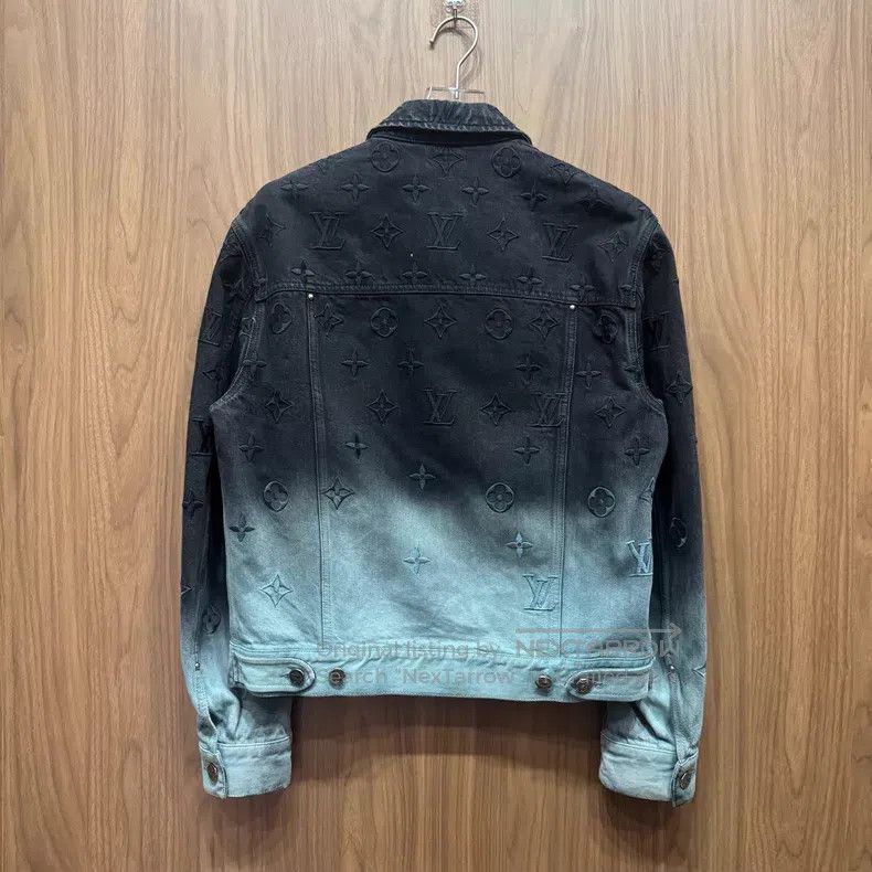 Louis Vuitton Louis Vuitton The latest blue and black gradient embossed Size US S / EU 44-46 / 1 - 2 Thumbnail