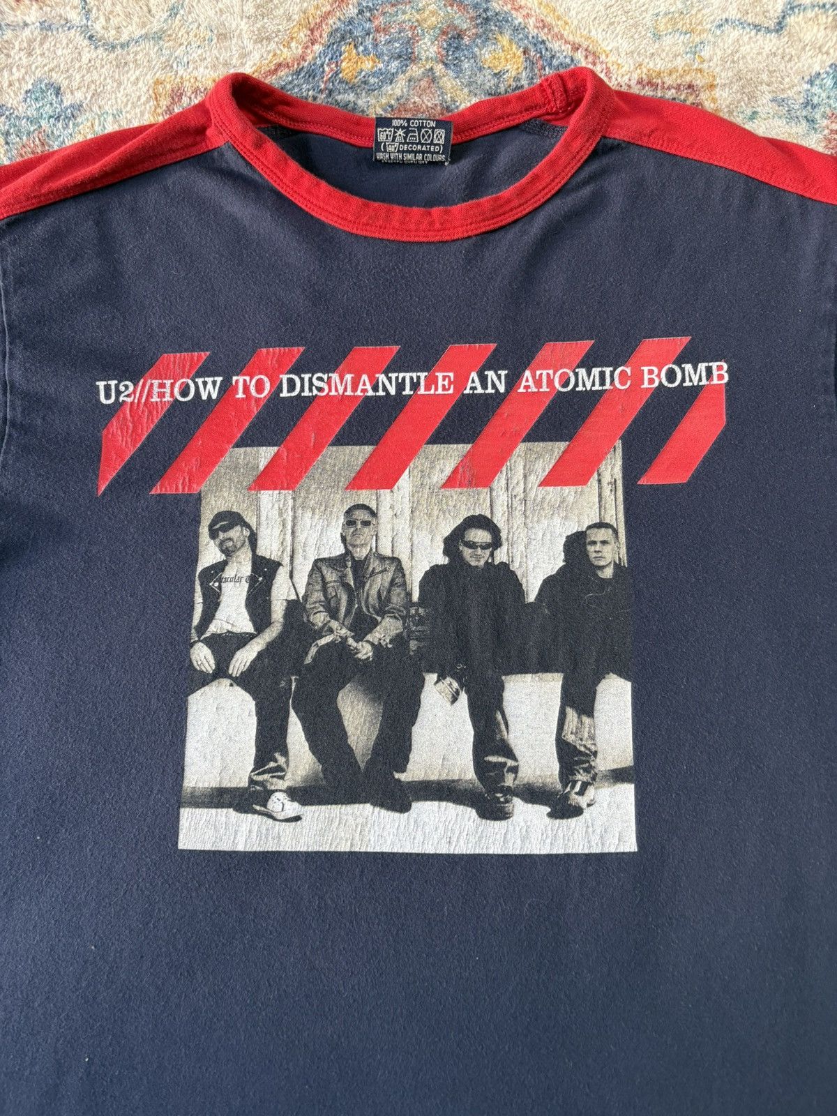 Band Tees Vintage U2 How To Dismantle An Atomic Bomb Band T-shirt Size US M / EU 48-50 / 2 - 4 Thumbnail