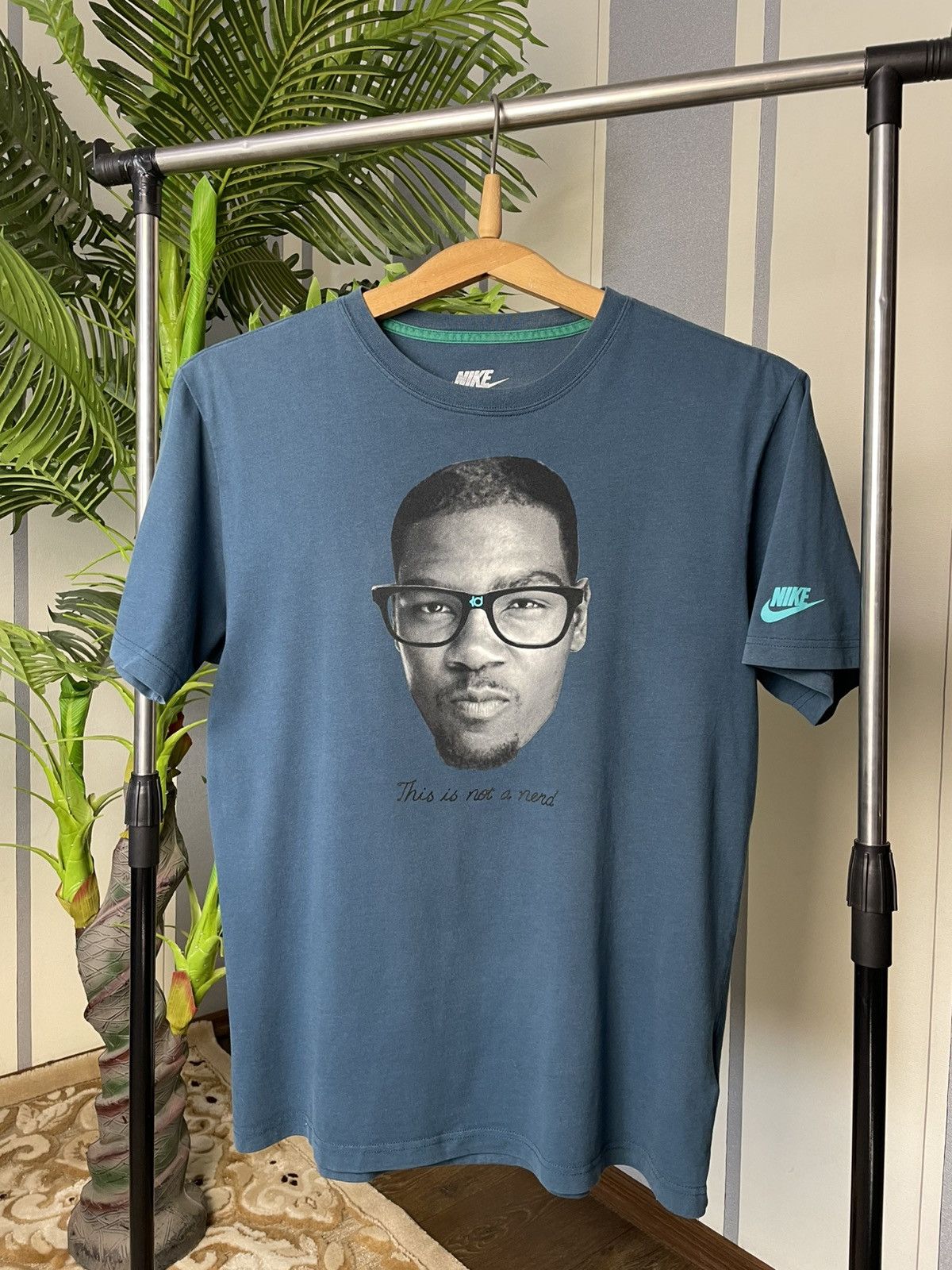 Nike Vintage Nike Kevin Durant This Is Not a Nerd T-Shirt Size M Size US M / EU 48-50 / 2 - 1 Thumbnail