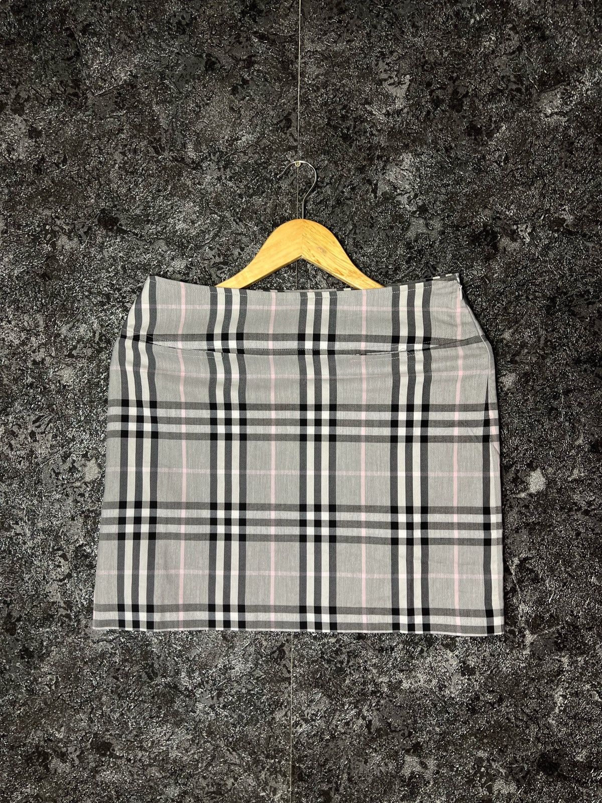 Burberry × Vintage Vintage Burberry Plaid Midi Skirt Size L Women’s Zip Size 26" / US 2 / IT 38 - 1 Thumbnail