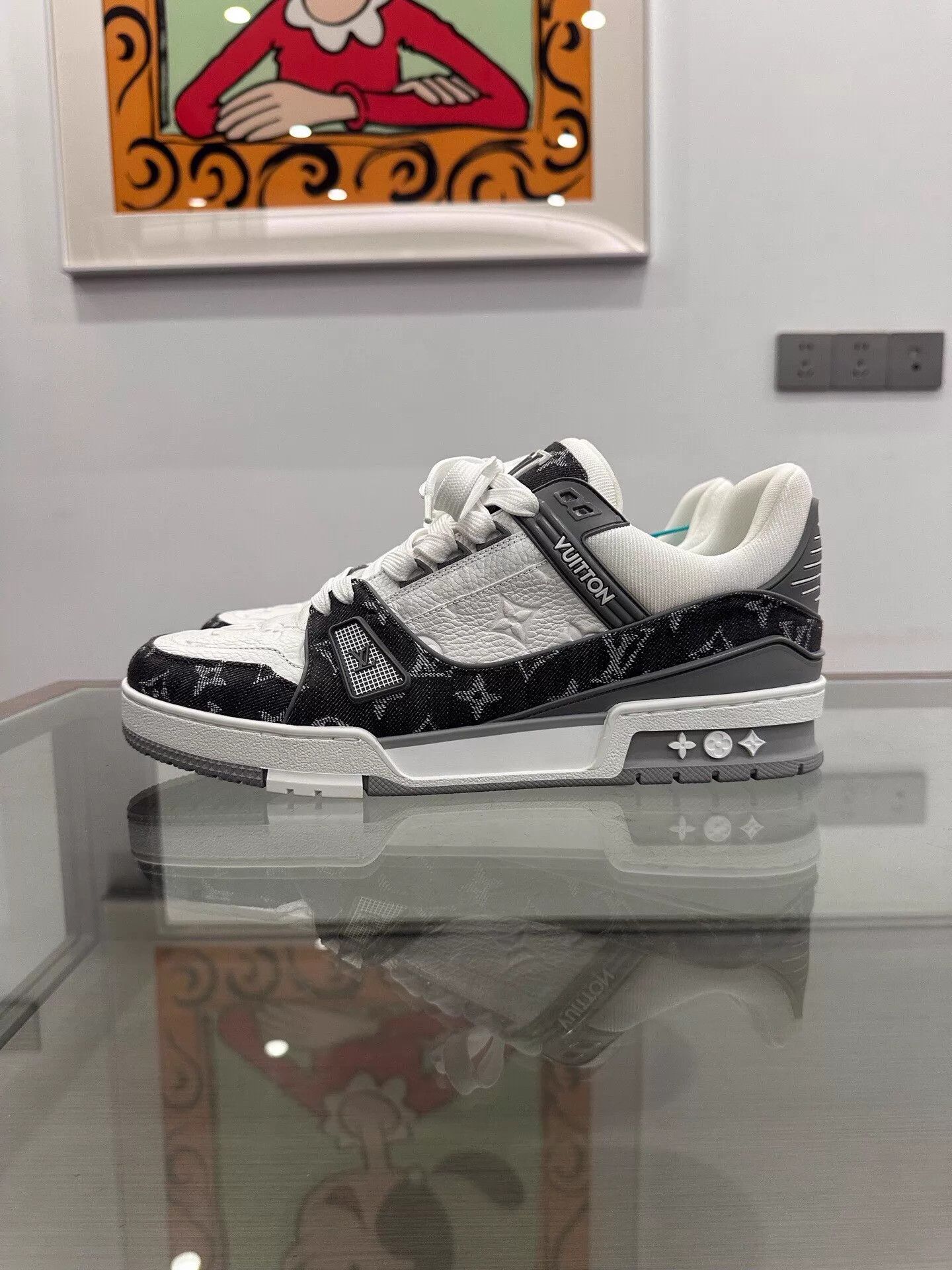 Louis Vuitton LV Men's Trainer Gray & White Monogram Uk8/42 Size US 9 / EU 42 - 4 Thumbnail