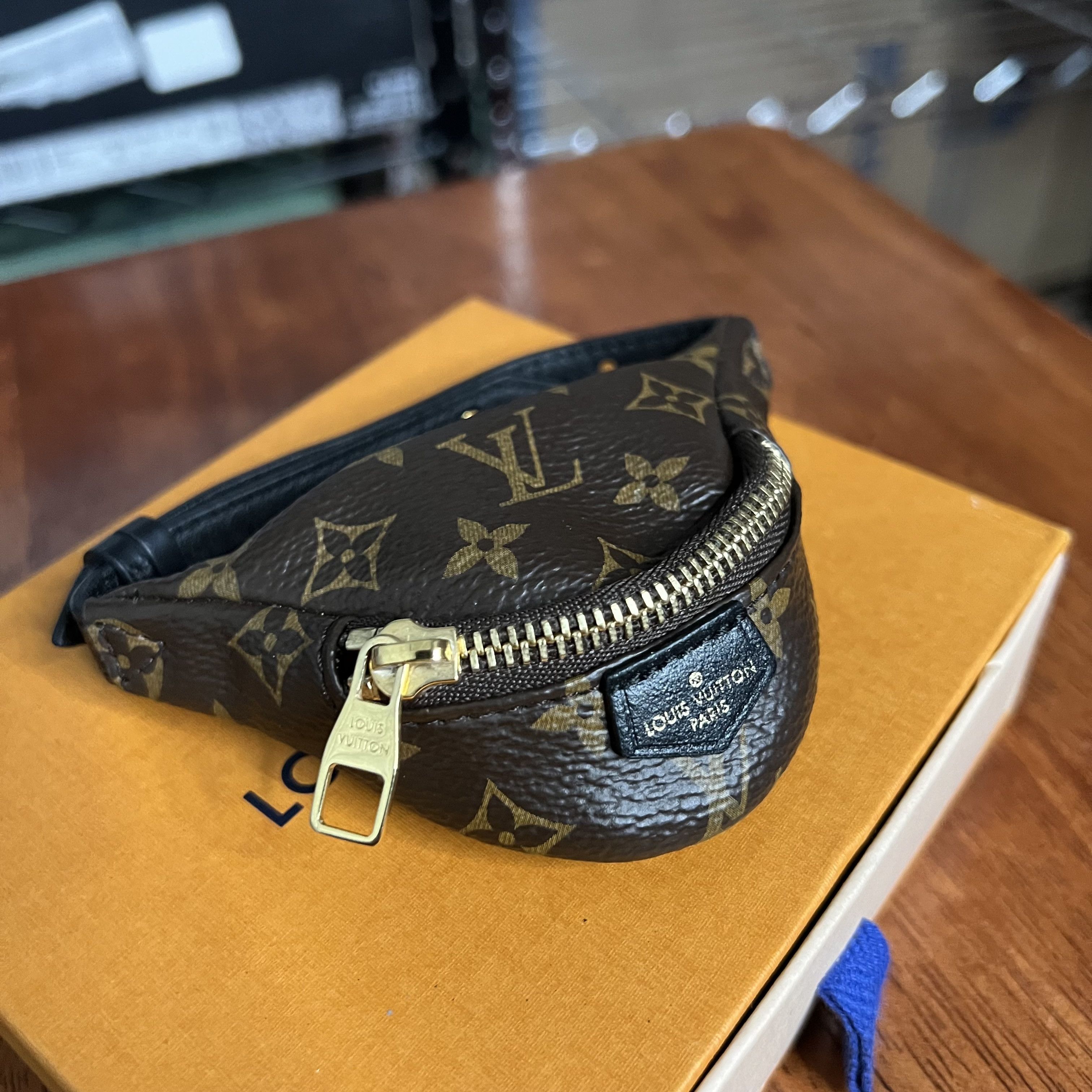 Louis Vuitton Louis Vuitton Party Bumbag Bracelet Size ONE SIZE - 1 Thumbnail