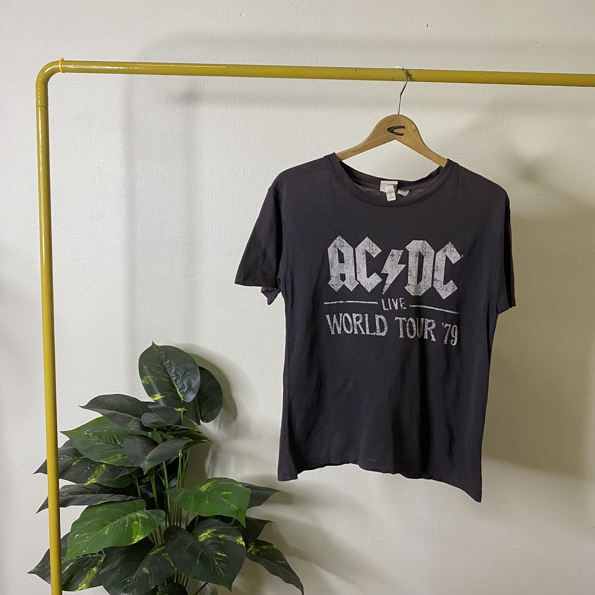 AC/DC × Band Tees × H&M ACDC World Tour Live 79 x H&M Collaboration Faded Black Tee Size US S / EU 44-46 / 1 - 1 Thumbnail