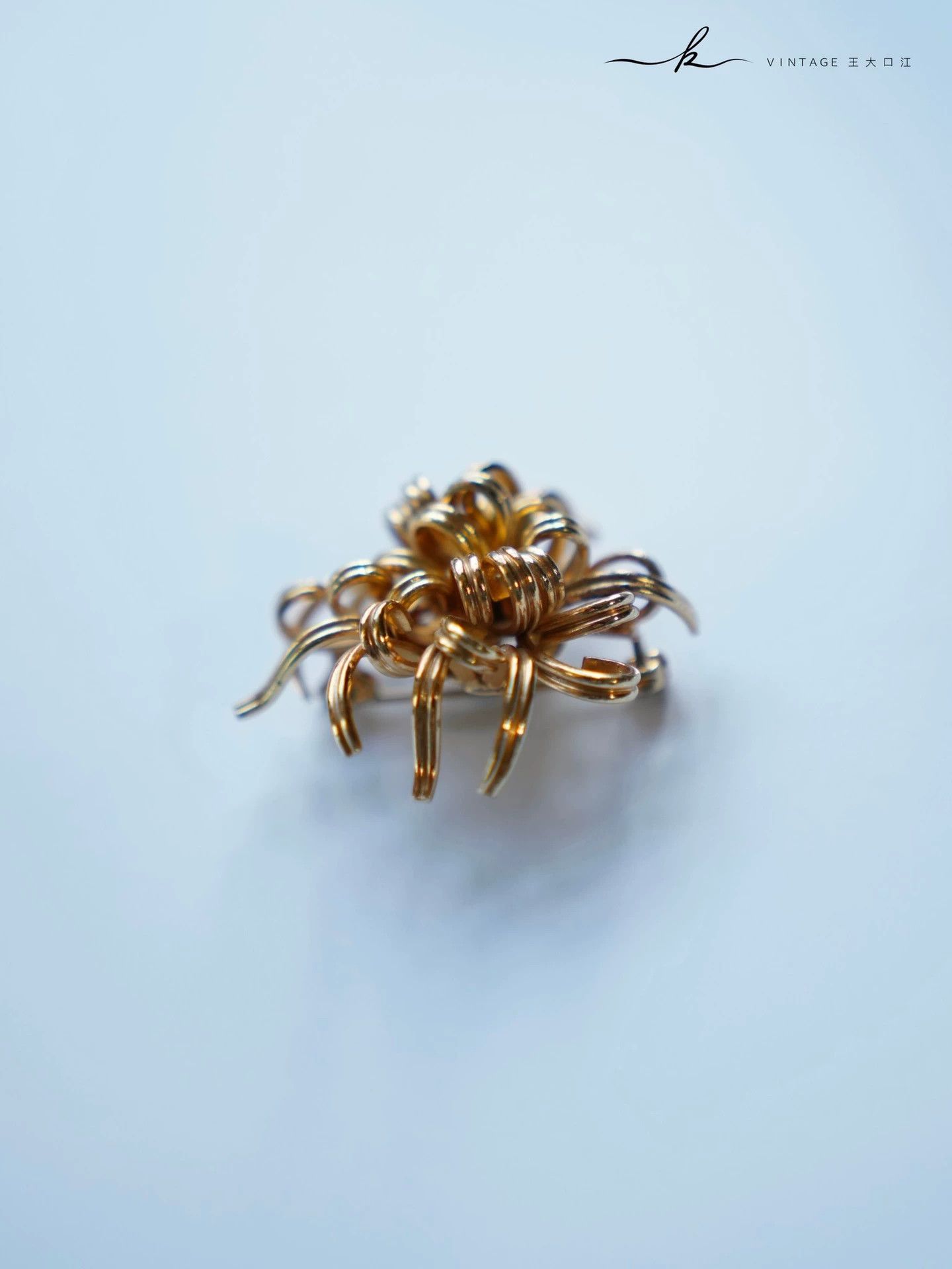 Christian Dior Monsieur Christian Dior 1965 Vintage 3D Gold Chrysanthemum Brooch Size ONE SIZE - 4 Thumbnail