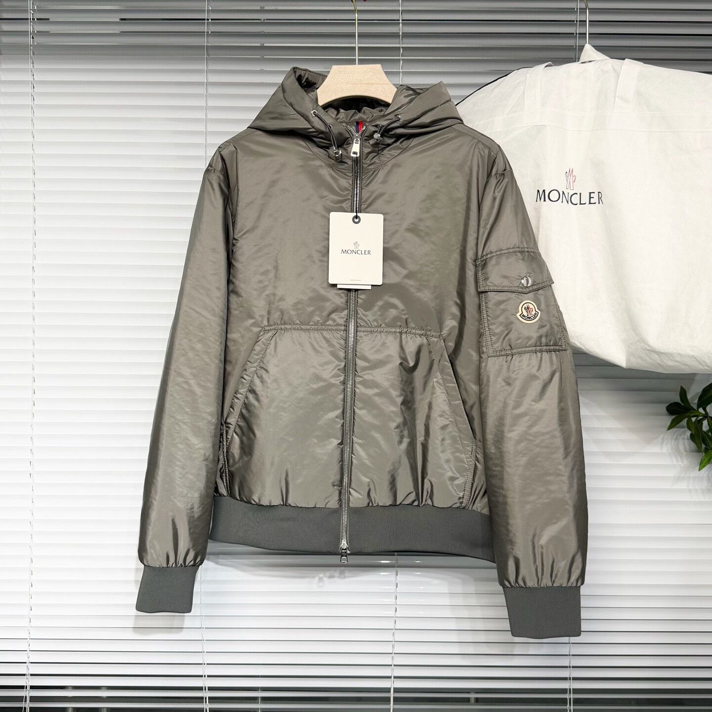 Moncler moncler hooded down jacket in gray Size US M / EU 48-50 / 2 - 1 Thumbnail
