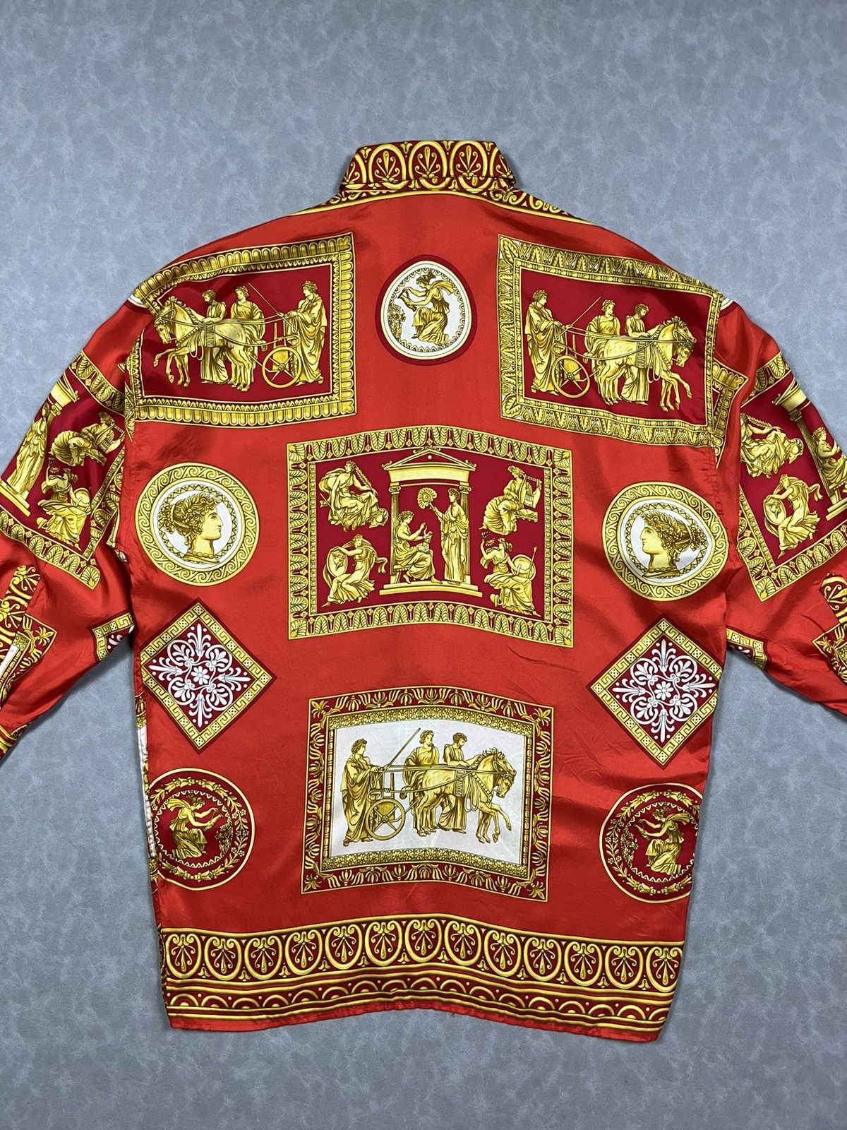 Versace 90s Versace V2 silk Size US L / EU 52-54 / 3 - 4 Thumbnail