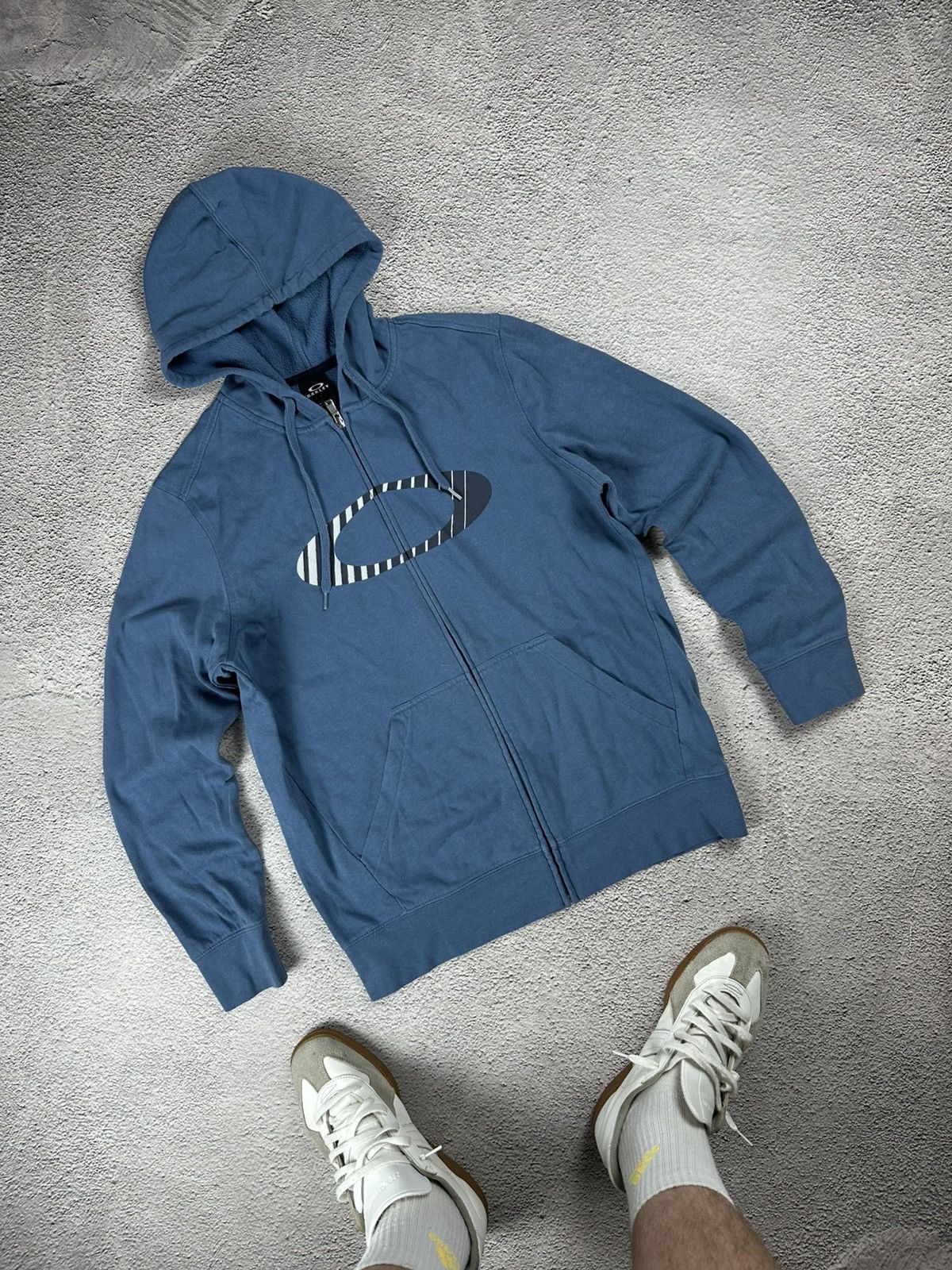 Oakley Vintage Oakley Hoodie Y2K Big Central Logo SK8 Size US S / EU 44-46 / 1 - 1 Thumbnail