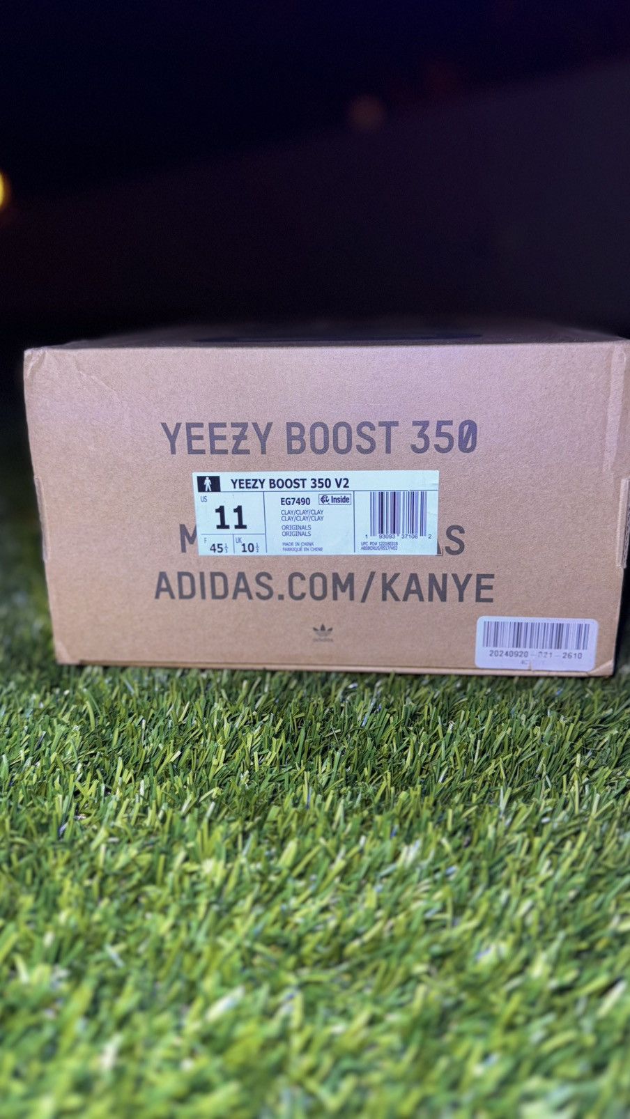 Adidas Yeezy 350 V2 Clay Size US 11 / EU 44 - 9 Thumbnail