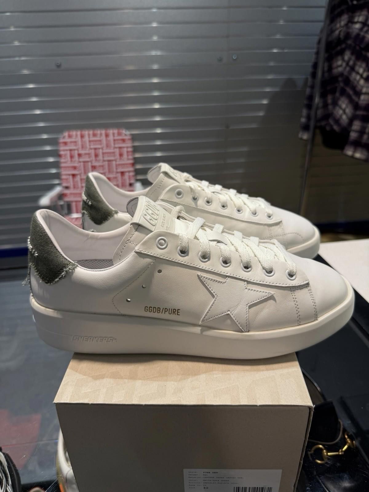 Golden Goose Golden Goose Sneakers Low Top White Green 42EU/9US Size US 9 / IT 39 - 1 Thumbnail
