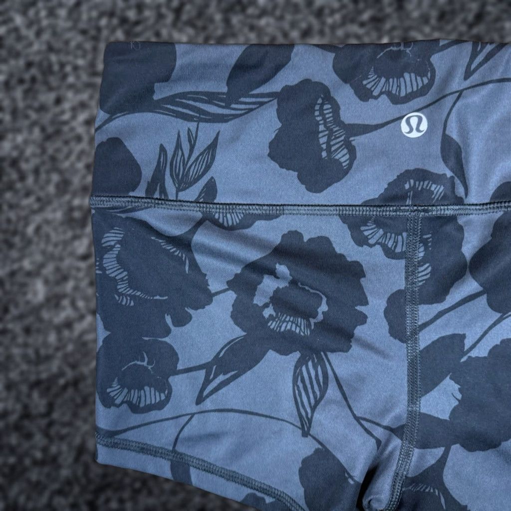 Lululemon Lululemon Boogie Shorts Womens 6 Black Floral Printed Flat Inky Deep Coal Black Activewear Womens Size 6 Floral Pattern Shorts Womens Mens? Size 28" / US 6 / IT 42 - 1 Thumbnail