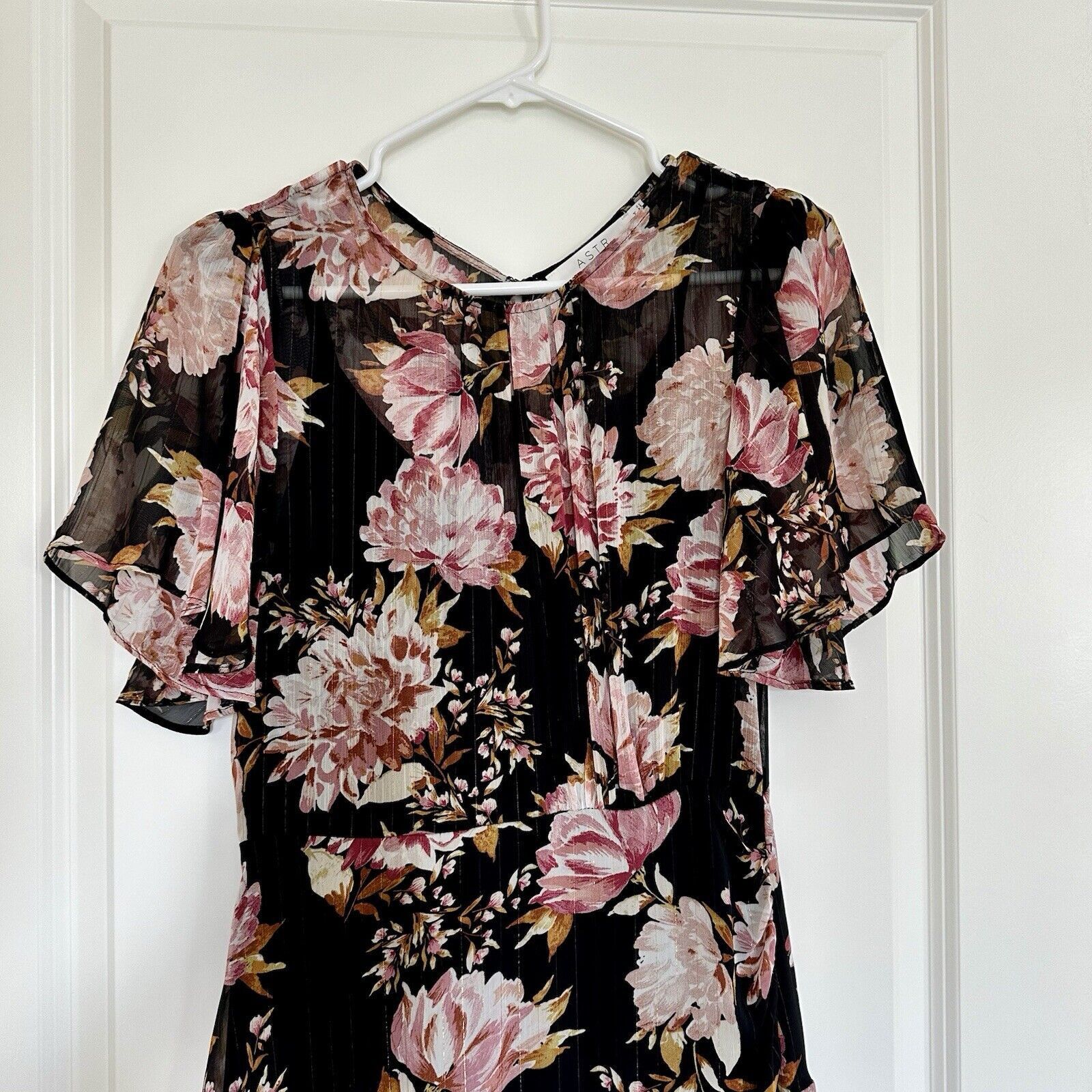 ASTR The Label ASTR The Label Flutter Sleeve Floral Maxi Dress Size M Size M / US 6-8 / IT 42-44 - 2 Thumbnail