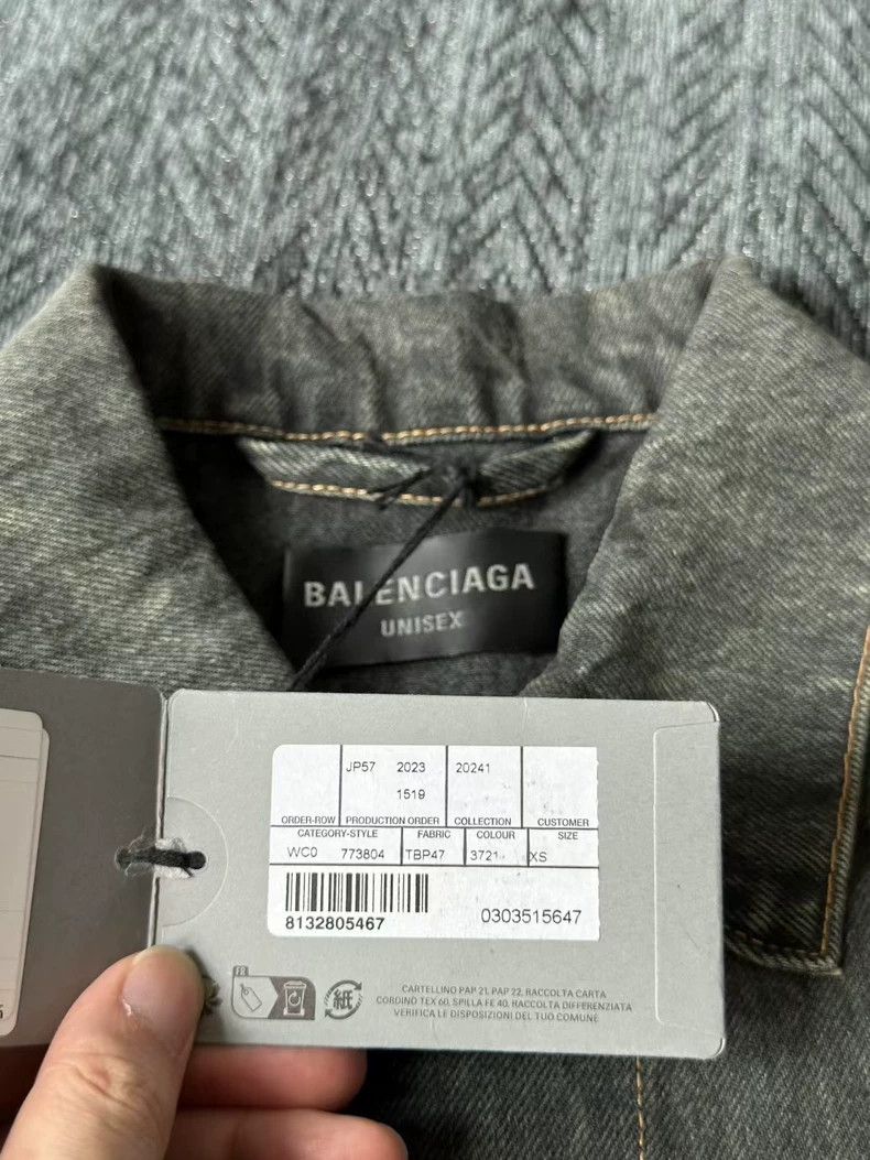 Balenciaga Balenciaga Denim Jacket with Sanskrit Graffiti Size US XS / EU 42 / 0 - 3 Thumbnail