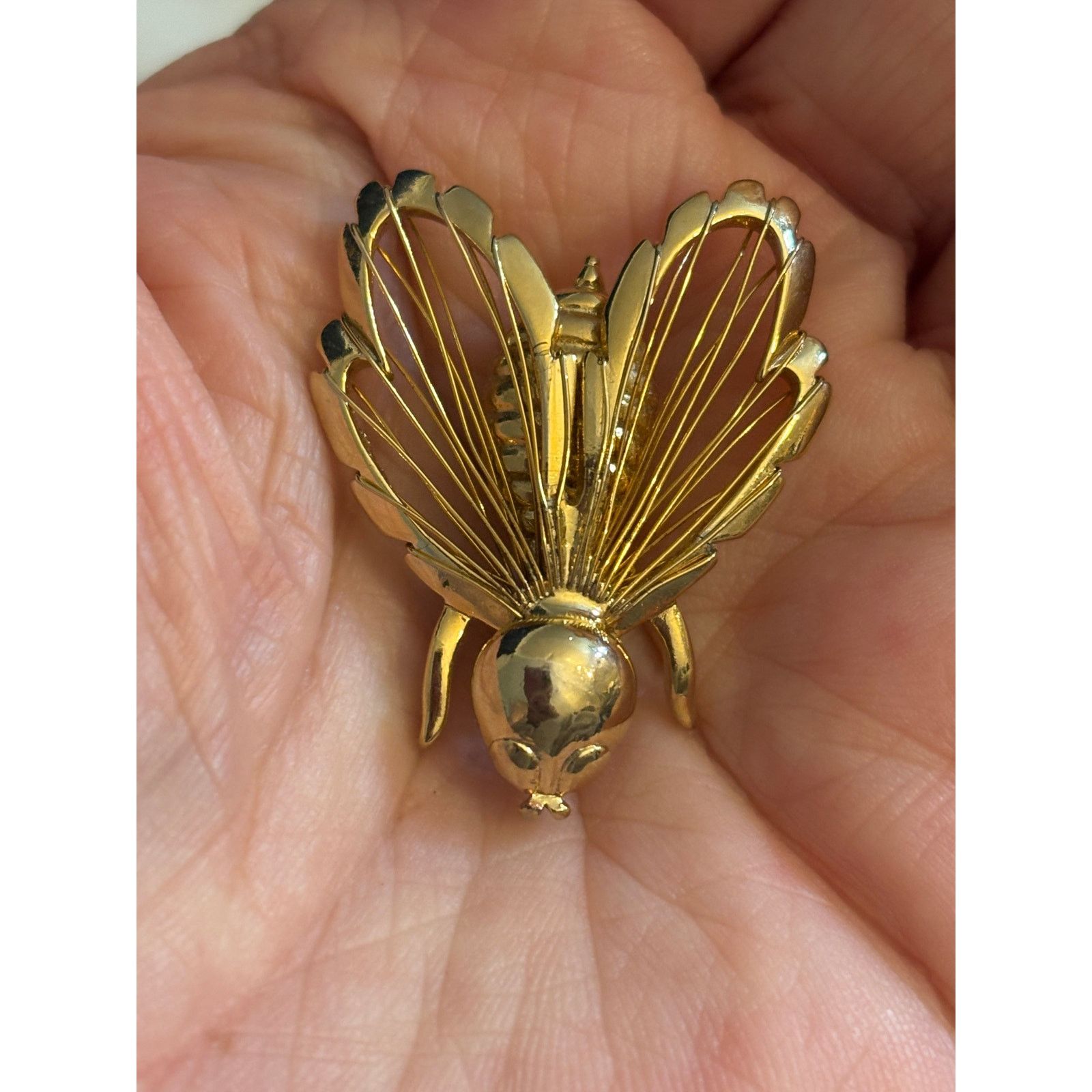 Other Vintage Gold Tone Fly Brooch Openwork Wings Figural Pin Size ONE SIZE - 4 Thumbnail