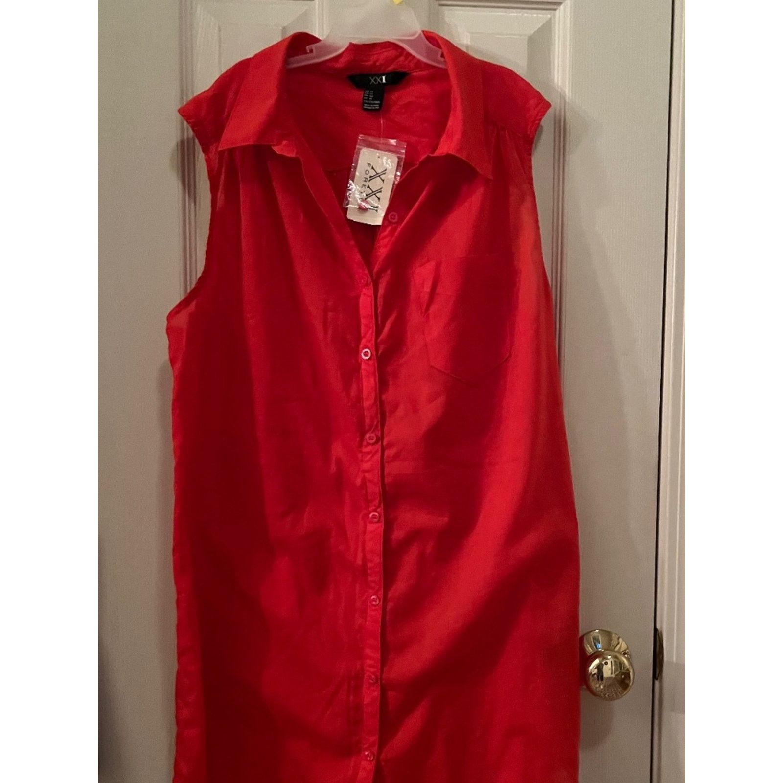 Forever 21 NWT Forever 21 Red Sleeveless Button-Down Tunic Blouse Size XL / US 12-14 / IT 48-50 - 1 Thumbnail
