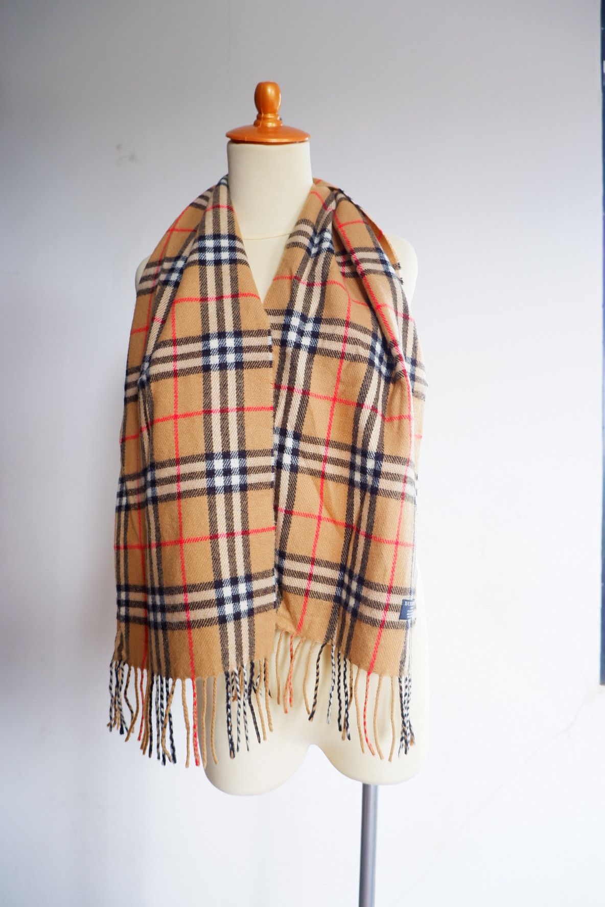 Burberry Burberry 100%Cashmere Scarfs Size ONE SIZE - 1 Thumbnail