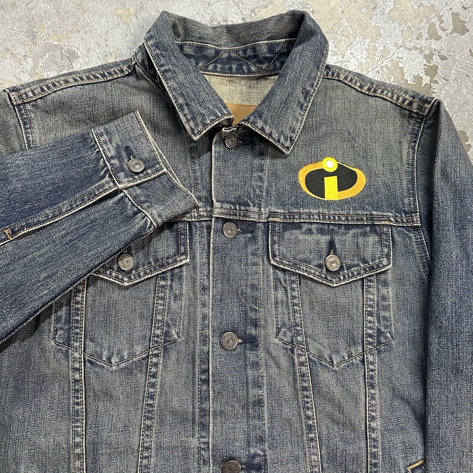 Disney × Vintage Vintage 2004 The Incredibles Movie Cast & Crew Denim Jacket Size US M / EU 48-50 / 2 - 2 Thumbnail