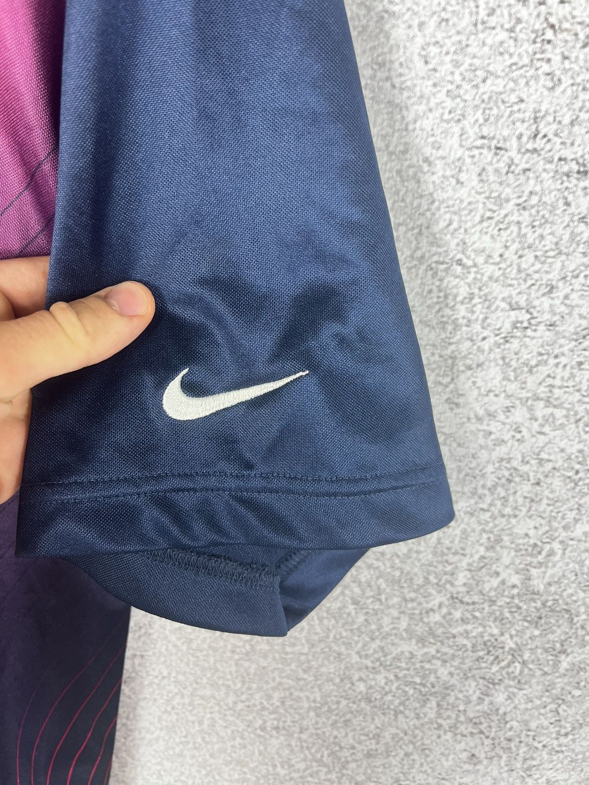 Nike Vintage Nike Center Swoosh Logo Tee Size US XL / EU 56 / 4 - 3 Thumbnail