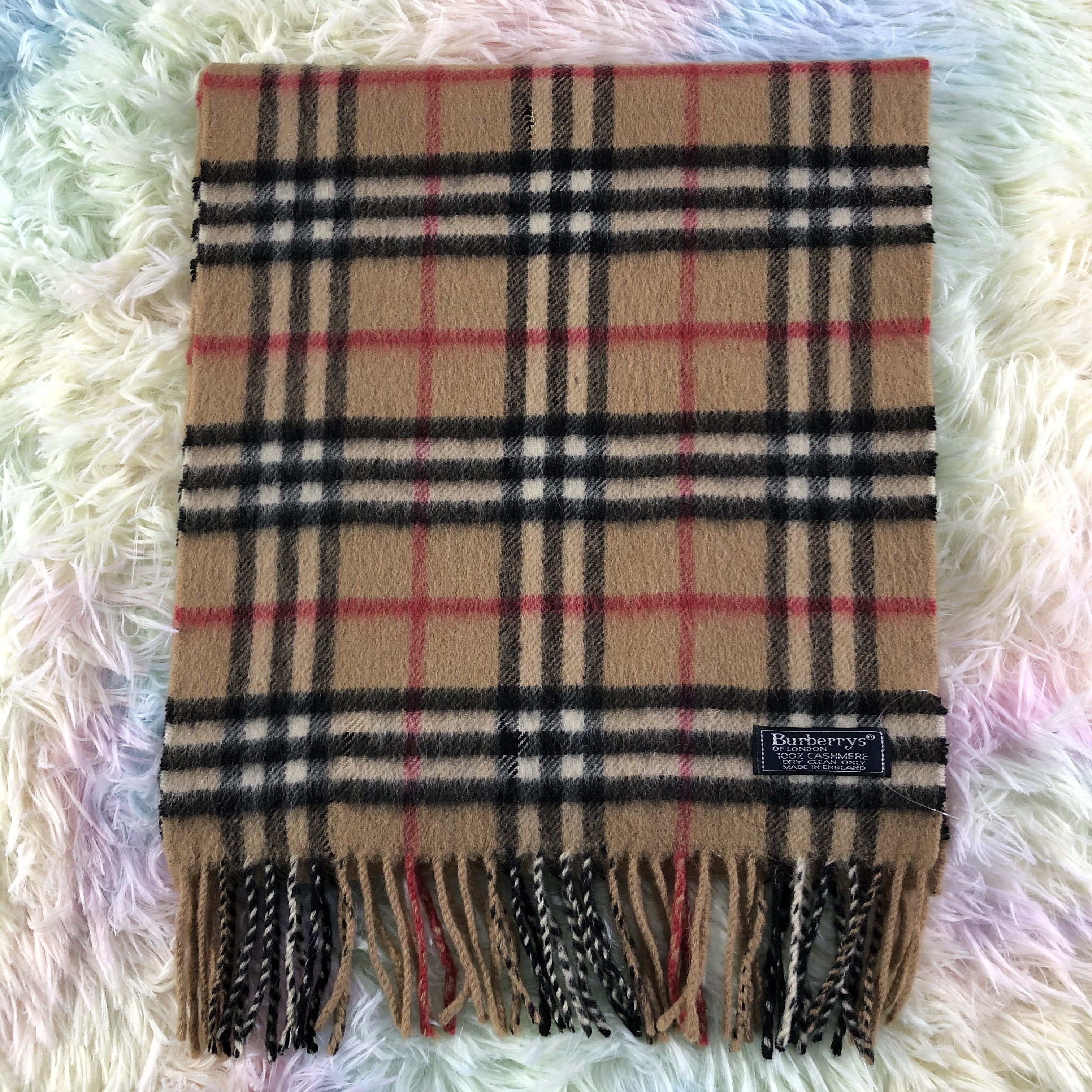 Burberry Scarf / Muffler / Neckwear - KM191