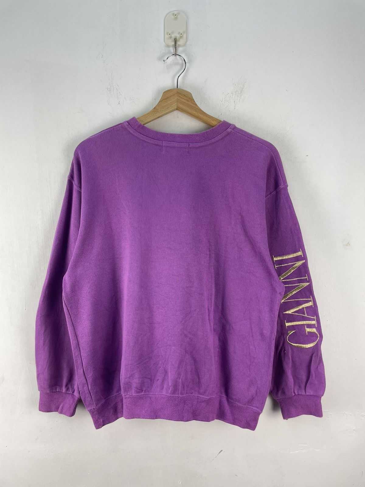 Valentino Vintage Gianni Valentino Crewneck Sweatshirt Spellout Size US M / EU 48-50 / 2 - 6 Thumbnail