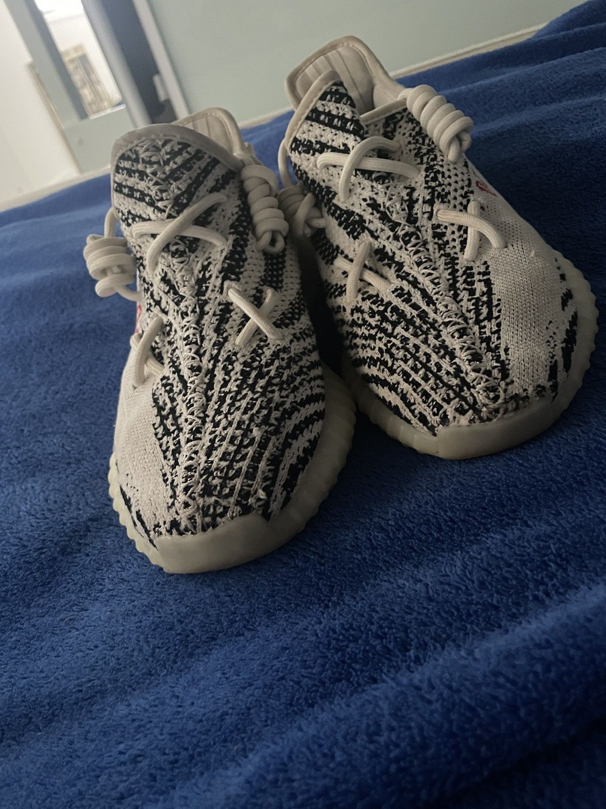 Yeezy Zebra yeezys Size US 7 / EU 40 - 2 Thumbnail