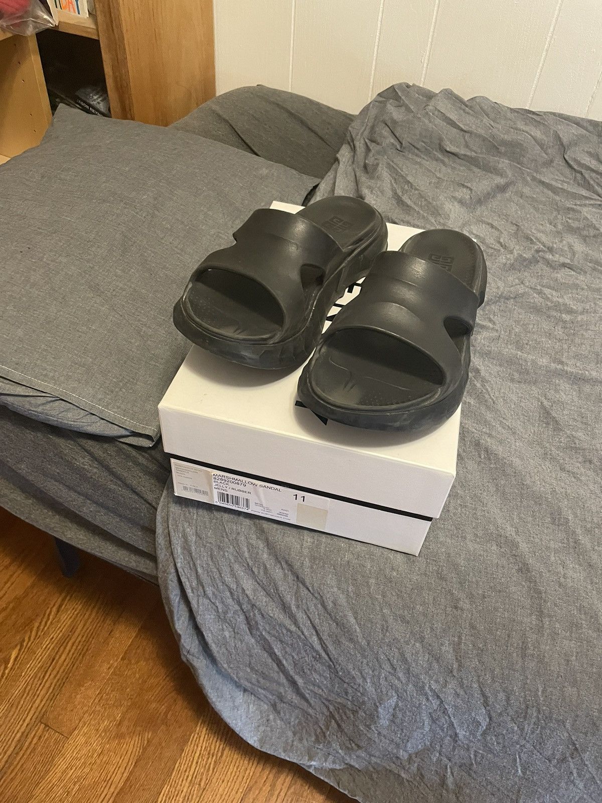 Givenchy Givenchy marshmallow sandals Size US 11 / EU 44 - 2 Thumbnail