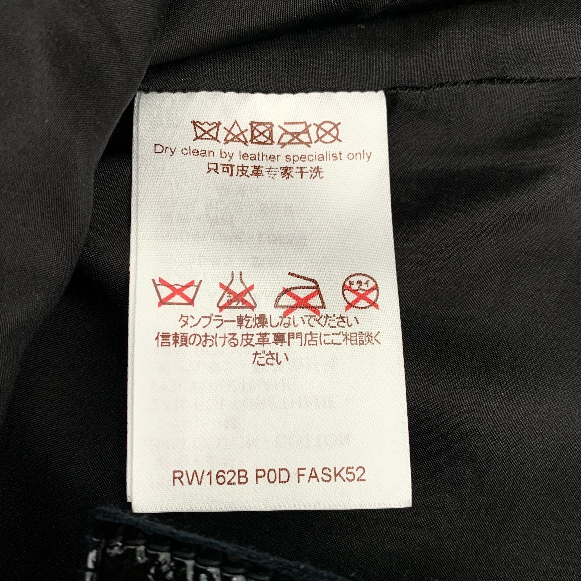 Louis Vuitton Louis Vuitton Black Textured Leather Mini Skirt With Front Z Size 36" / US 14 / IT 50 - 4 Thumbnail