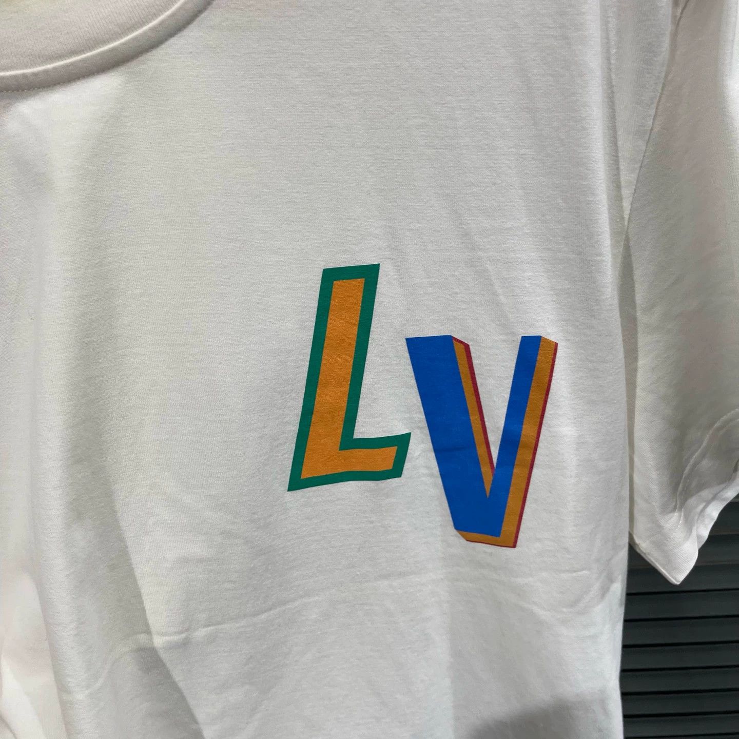 Louis Vuitton LV x NBA Letter Print M Tee 95 New Back Flaw Size US M / EU 48-50 / 2 - 4 Thumbnail