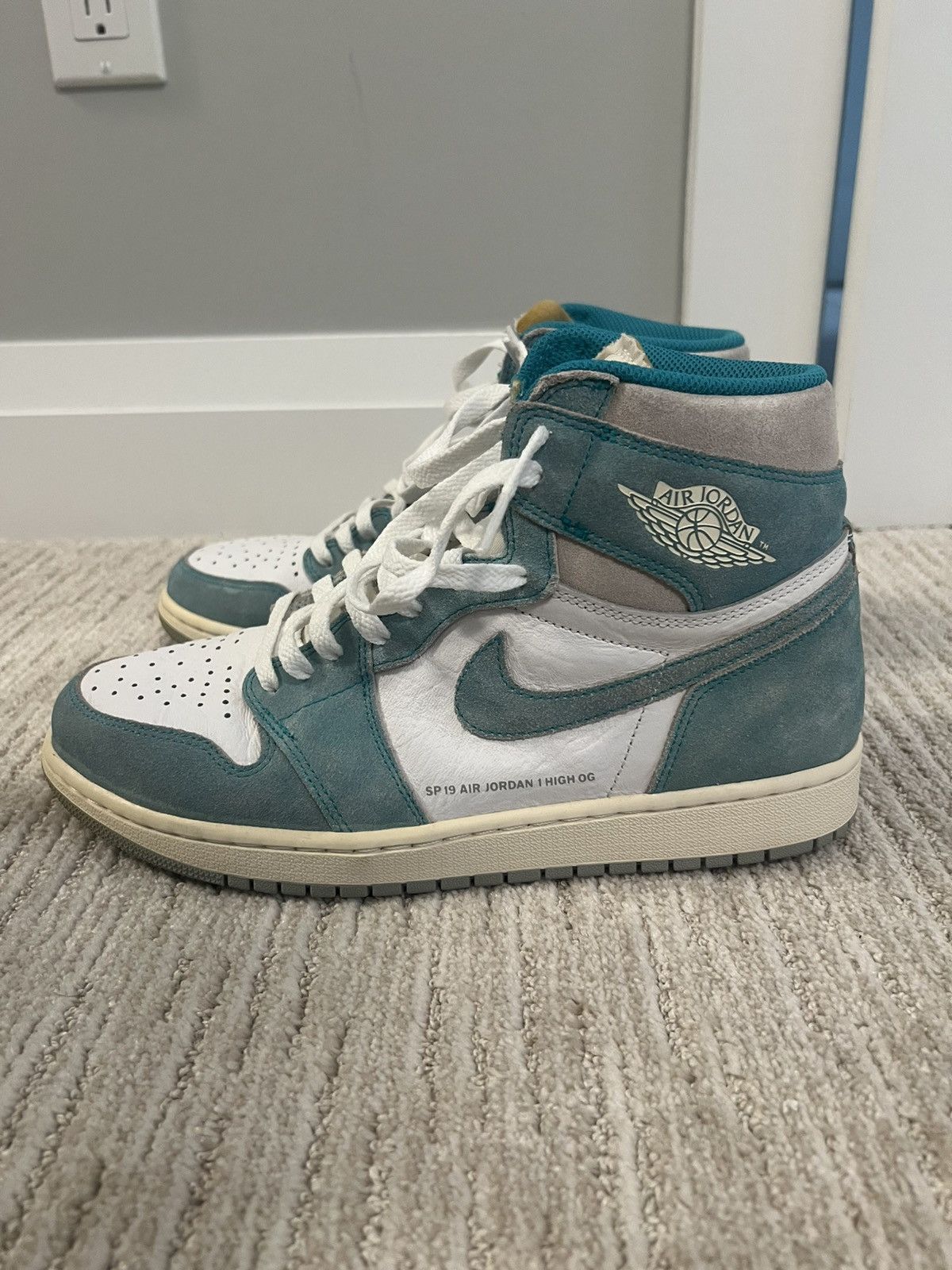Nike Jordan 1 Retro High Turbo Green Size US 10 / EU 43 - 2 Thumbnail