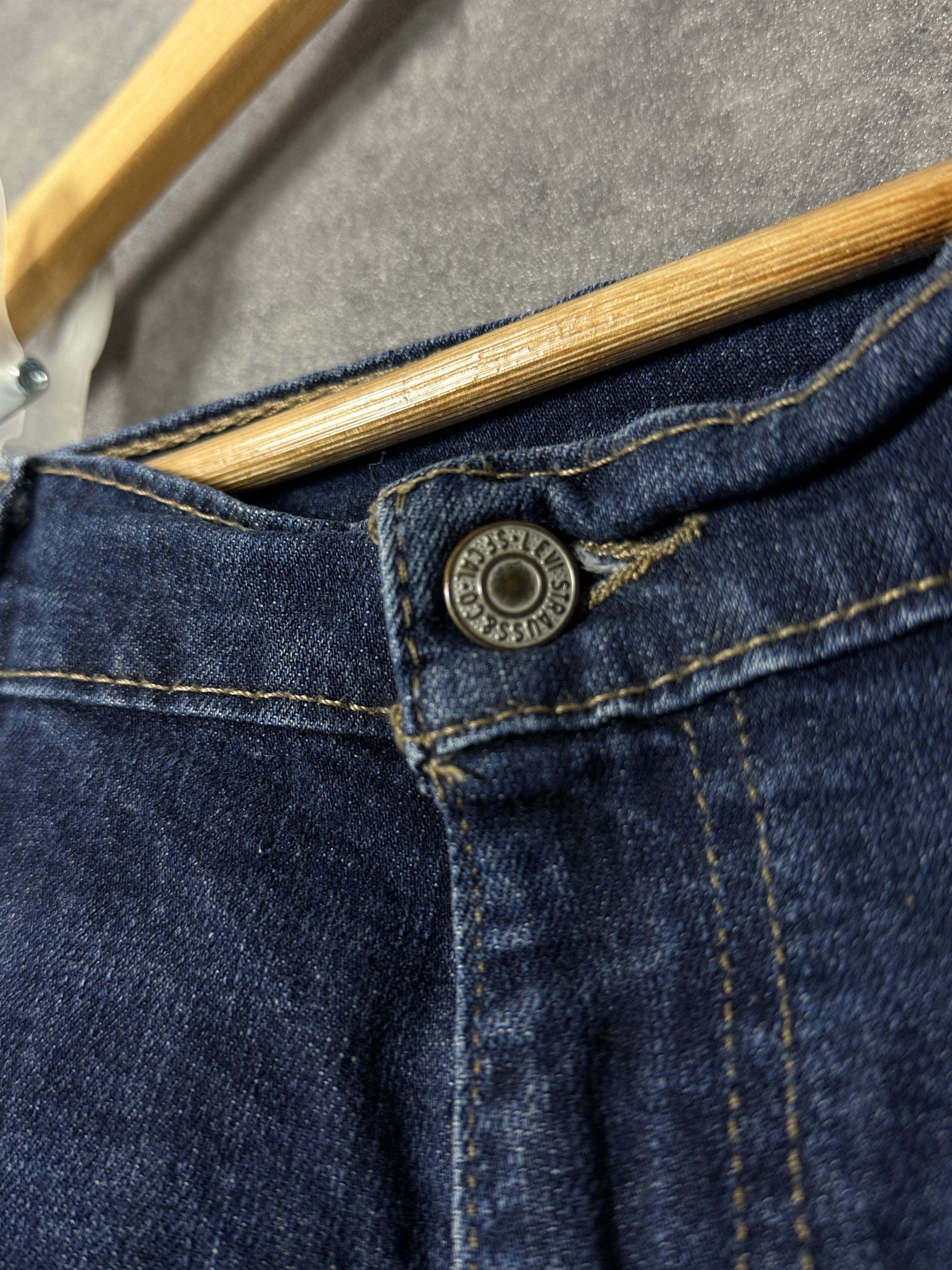 Levi's Levi’s 569 classic jeans denim navy blue button fly wide leg Size US 34 / EU 50 - 7 Thumbnail