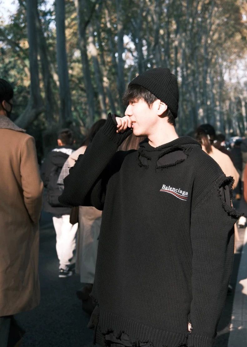 Balenciaga Balenciaga Ripped Hooded Show hoodie 2502-Nextarrow Size US XS / EU 42 / 0 - 3 Thumbnail