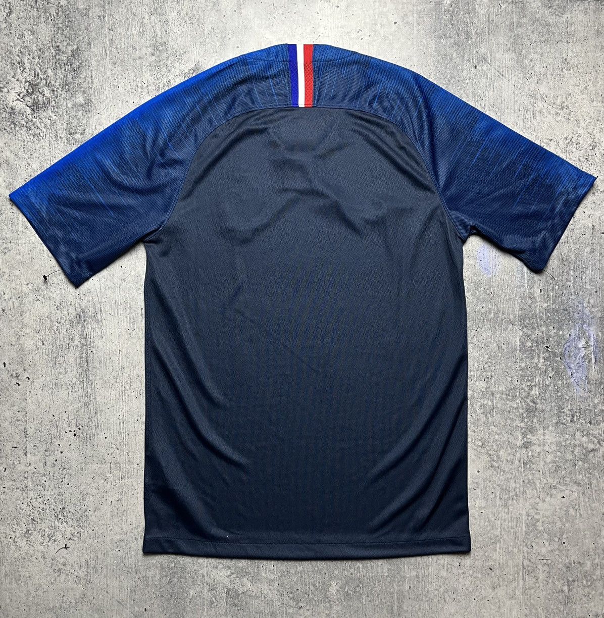 Nike FRANCE 2018 2019 HOME FOOTBALL SHIRT SOCCER 893872-451 Size US S / EU 44-46 / 1 - 7 Thumbnail