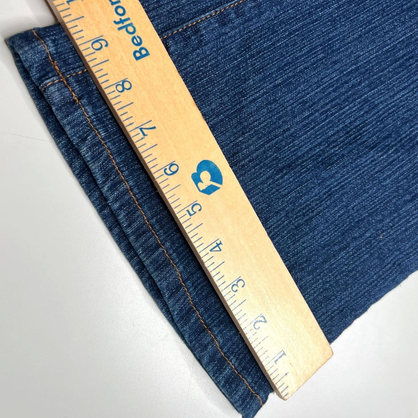 Coogi VINTAGE Coogi Jeans Women’s 3/4 Medium Wash Denim Embroidered Crest Pockets 5-Pocket Straight Regular Zip Size 24" / US 00 / IT 34 - 2 Thumbnail