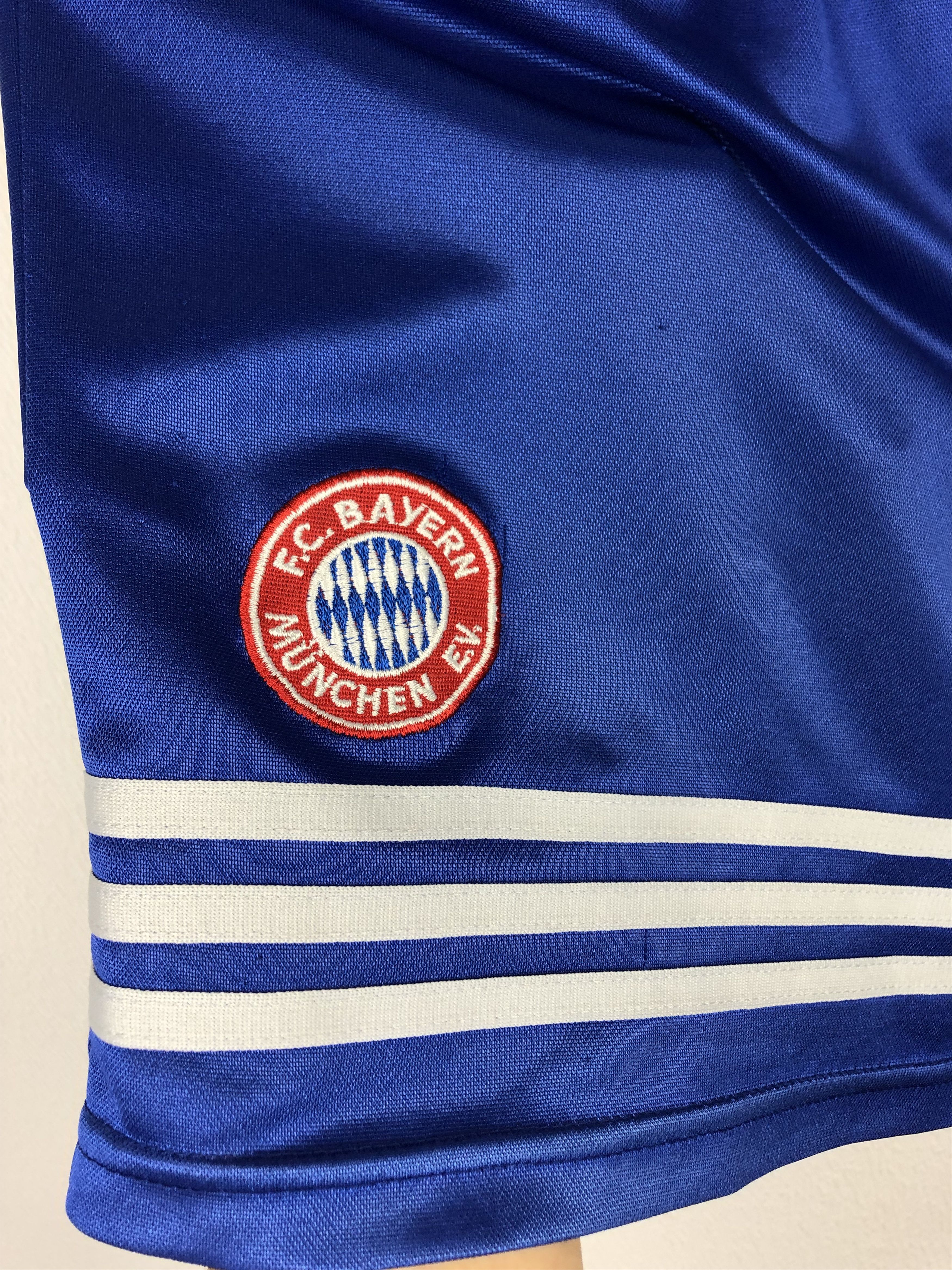 Adidas Vintage Adidas Bayern Munich Football Shorts Soccer Size S Size US 28 / EU 44 - 6 Thumbnail