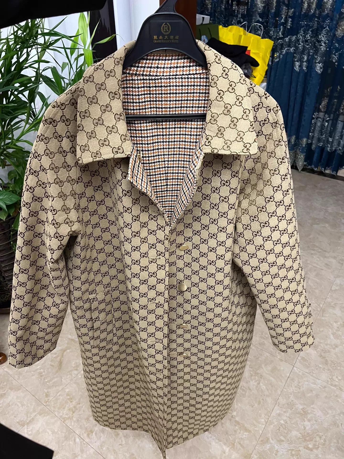 Gucci Gucci Women's Reversible Full Logo & Plaid Hot Coat M Size M / US 6-8 / IT 42-44 - 1 Thumbnail