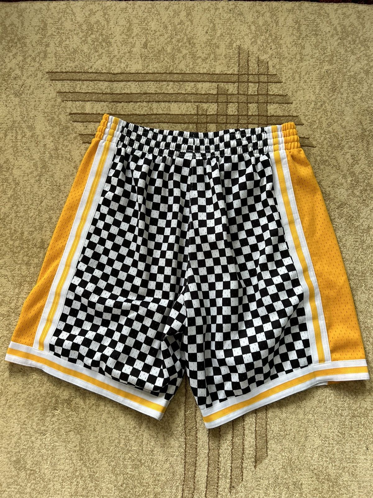 Mitchell & Ness Mitchell & Ness Hardwood Classics LA Lakers NBA Shorts Size US 34 / EU 50 - 6 Thumbnail
