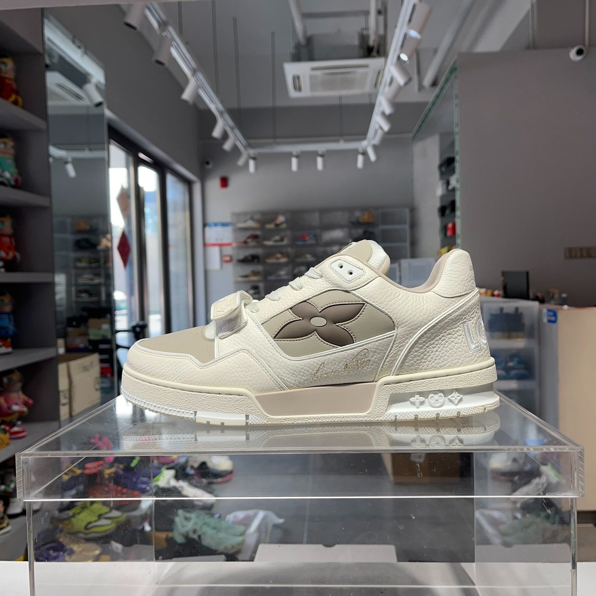 Louis Vuitton Louis Vuitton Training Beige Lowtop Sneakers 41 Men Size US 8.5 / EU 41-42 - 1 Thumbnail