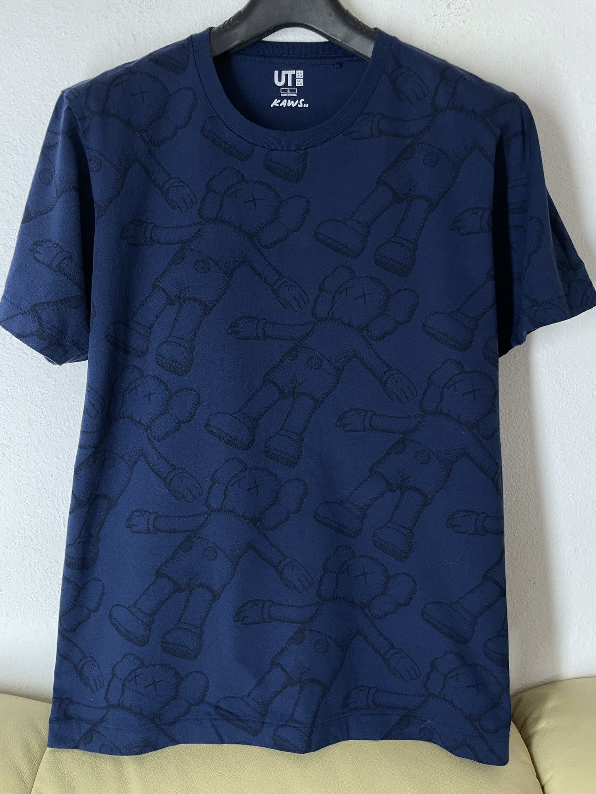 Kaws × Uniqlo Uniqlo X Kaws monogram T shirt tee Size US L / EU 52-54 / 3 - 2 Thumbnail
