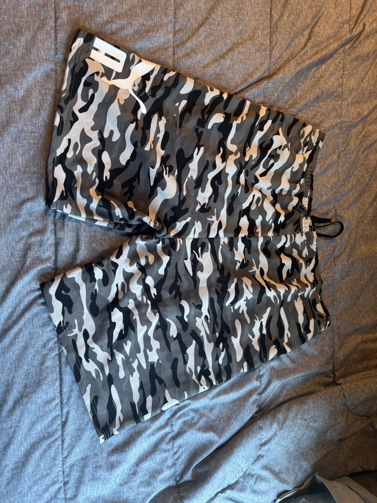 Puma Black and white PUMA shorts Size US 44 / EU 60 - 2 Thumbnail
