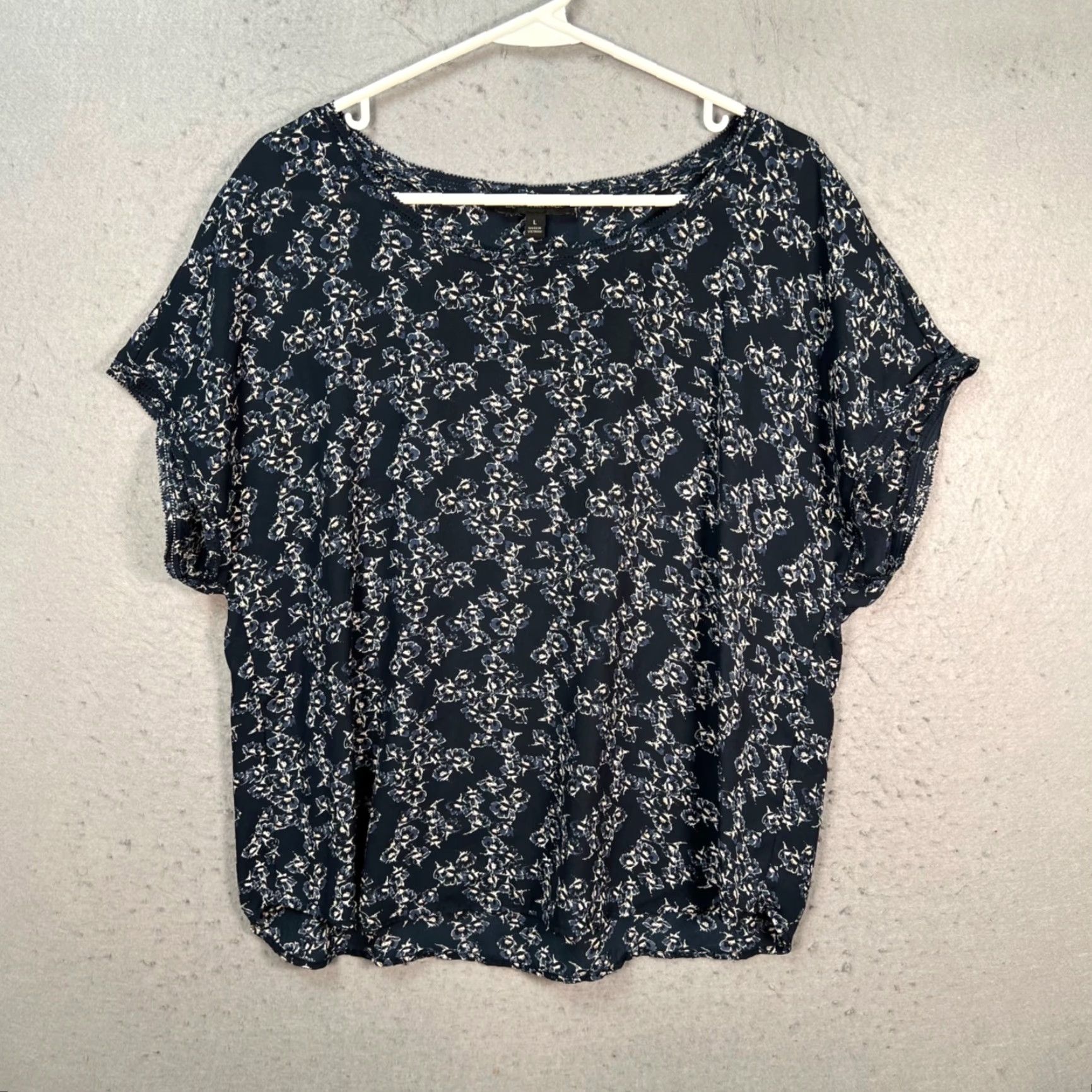 Banana Republic Banana Republic Womens Large Floral Navy Blue Short Sleeve Blouse Shirt Size L / US 10 / IT 46 - 2 Thumbnail
