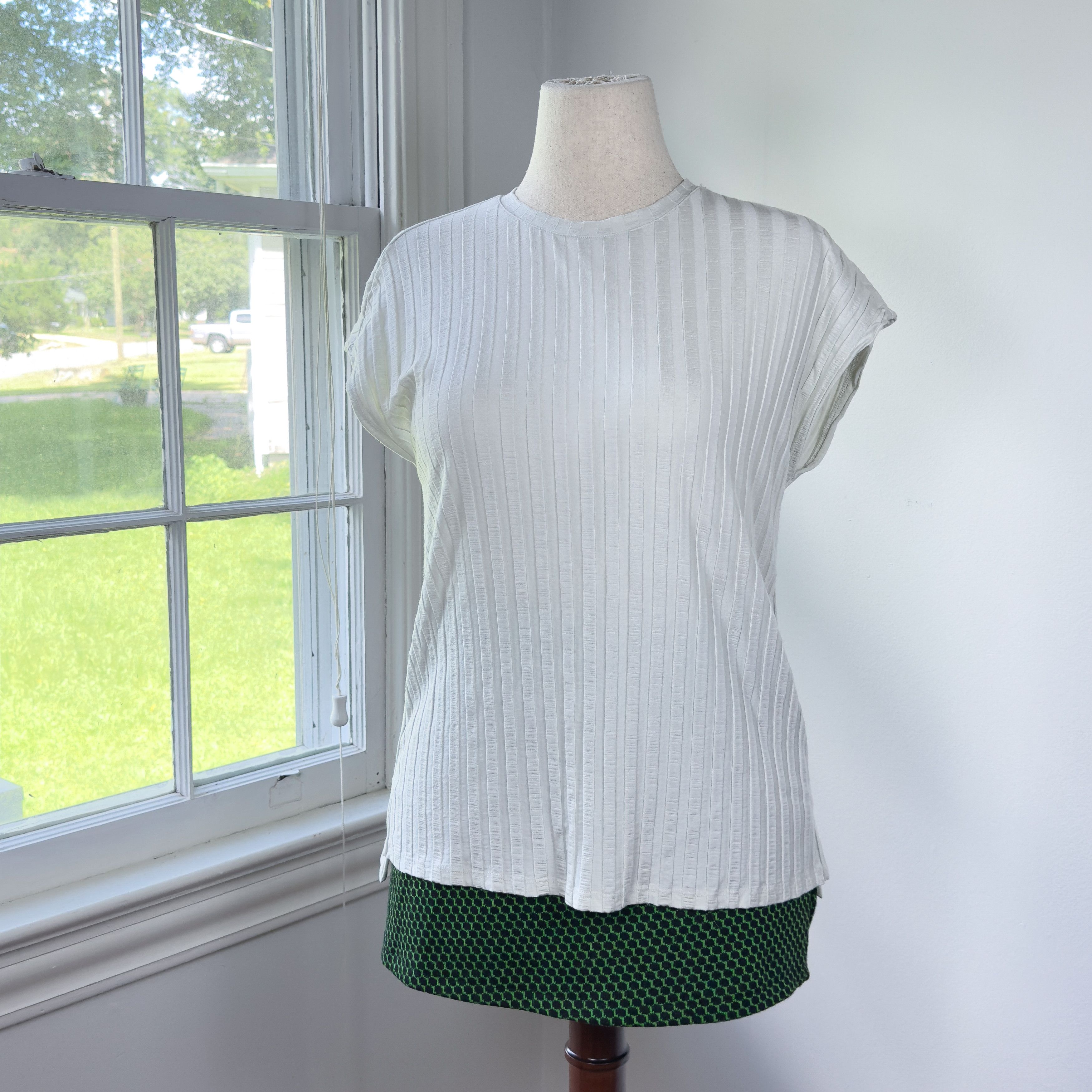 Eileen Fisher Eileen Fisher Wide Rib Stretch Ribbed Boxy White Top Small Size S / US 4 / IT 40 - 1 Thumbnail