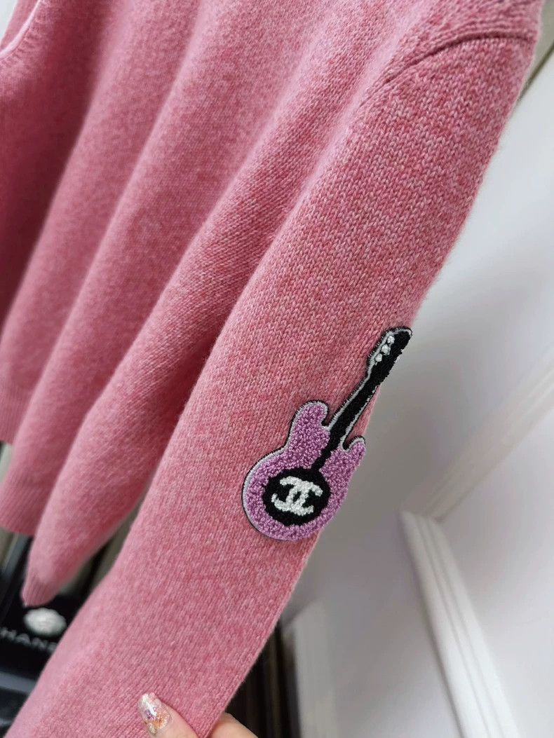 Chanel Chanel 24A pink guitar badge round-neck knitted sweater Size S / US 4 / IT 40 - 4 Thumbnail