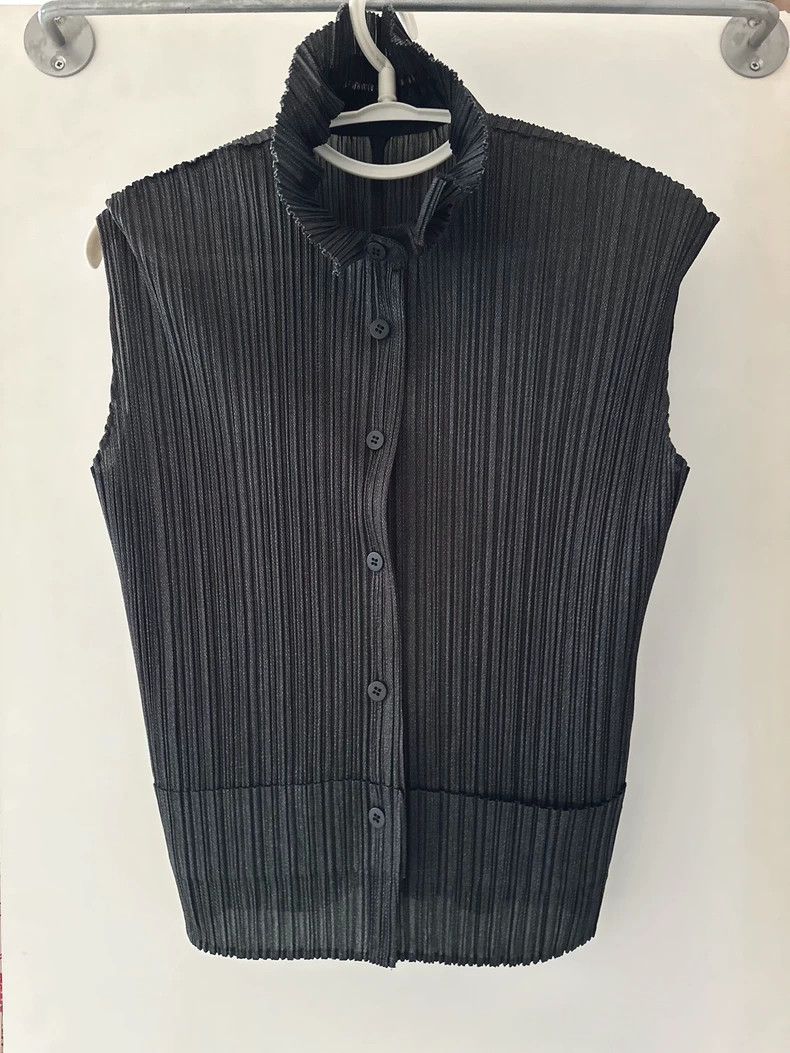 issey miyake size:3 A vintage black pleated sleeveless shi