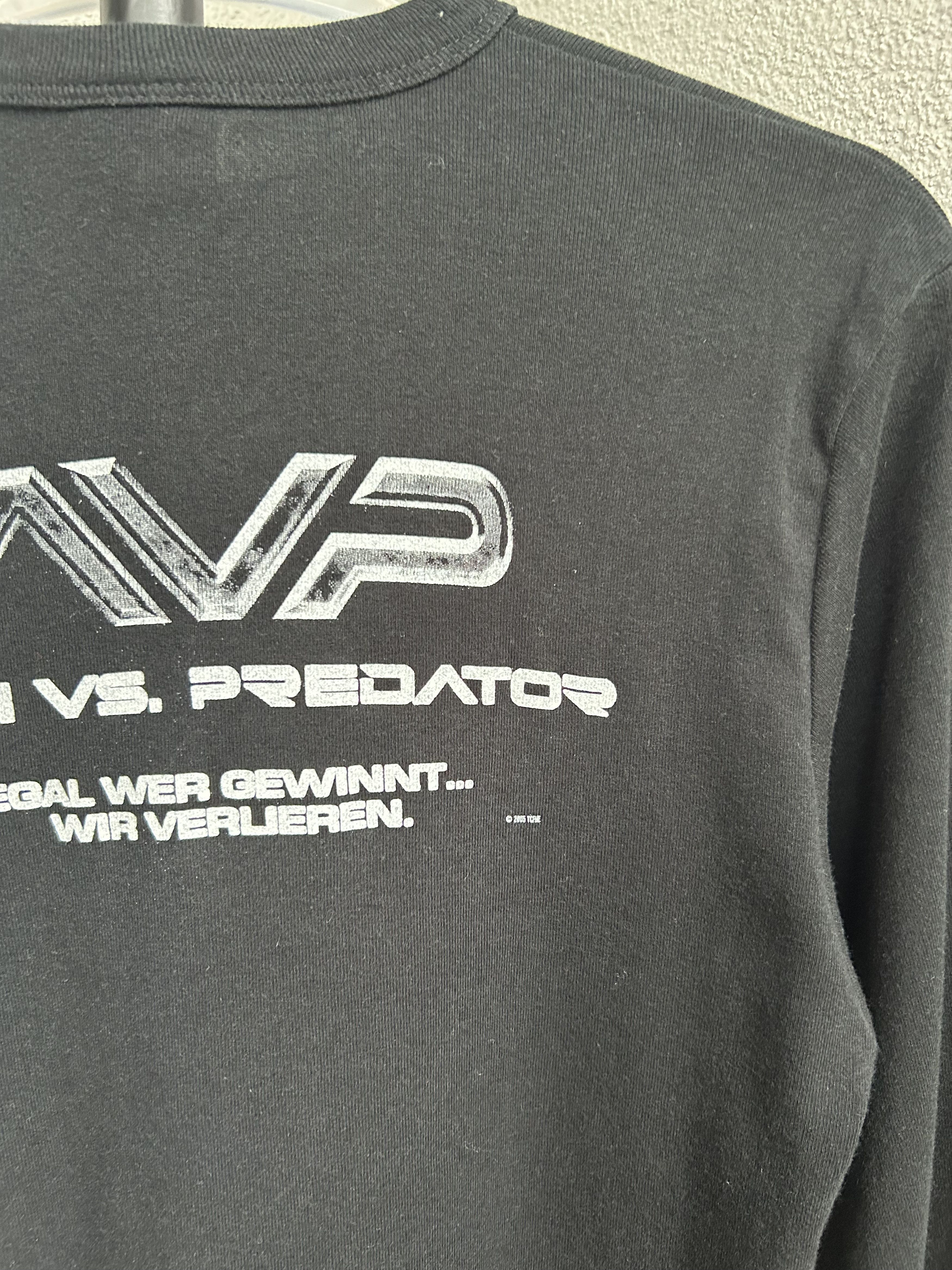 Vintage Vintage 2005 Alien vs Predator Movie Long Sleeve Shirt Size US M / EU 48-50 / 2 - 5 Thumbnail