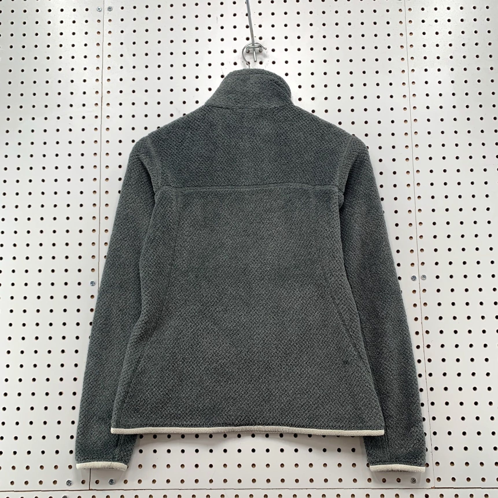 Patagonia Patagonia Re Tool Snap Pullover Sweatshirt Womens Small Gray Fuzzy 16.5x23 Vintage? No. Size S / US 4 / IT 40 - 2 Thumbnail