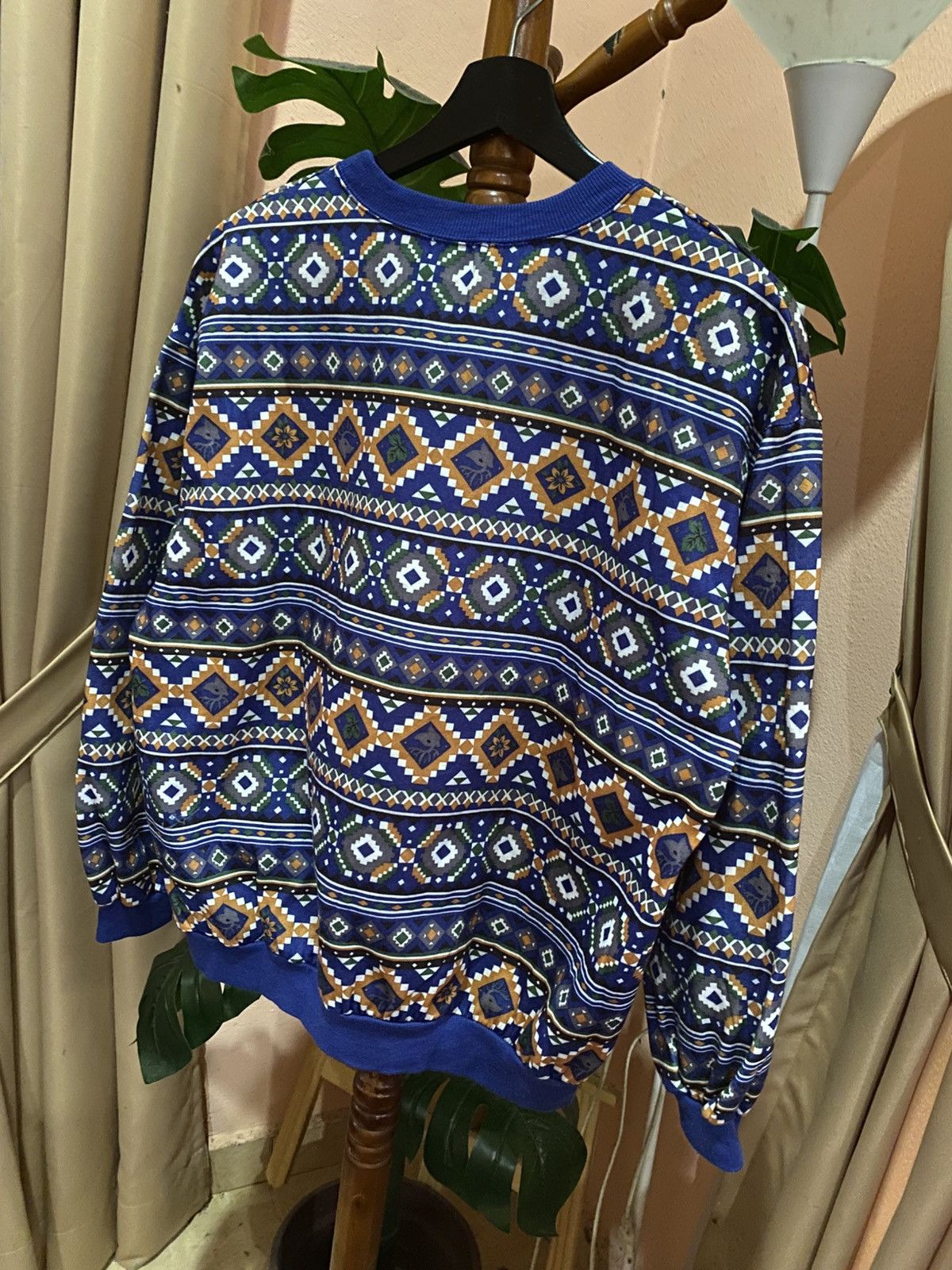 Japanese Brand VINTAGE CECILENE NAVAJO DESIGN SWEATSHIRT Size US L / EU 52-54 / 3 - 6 Thumbnail
