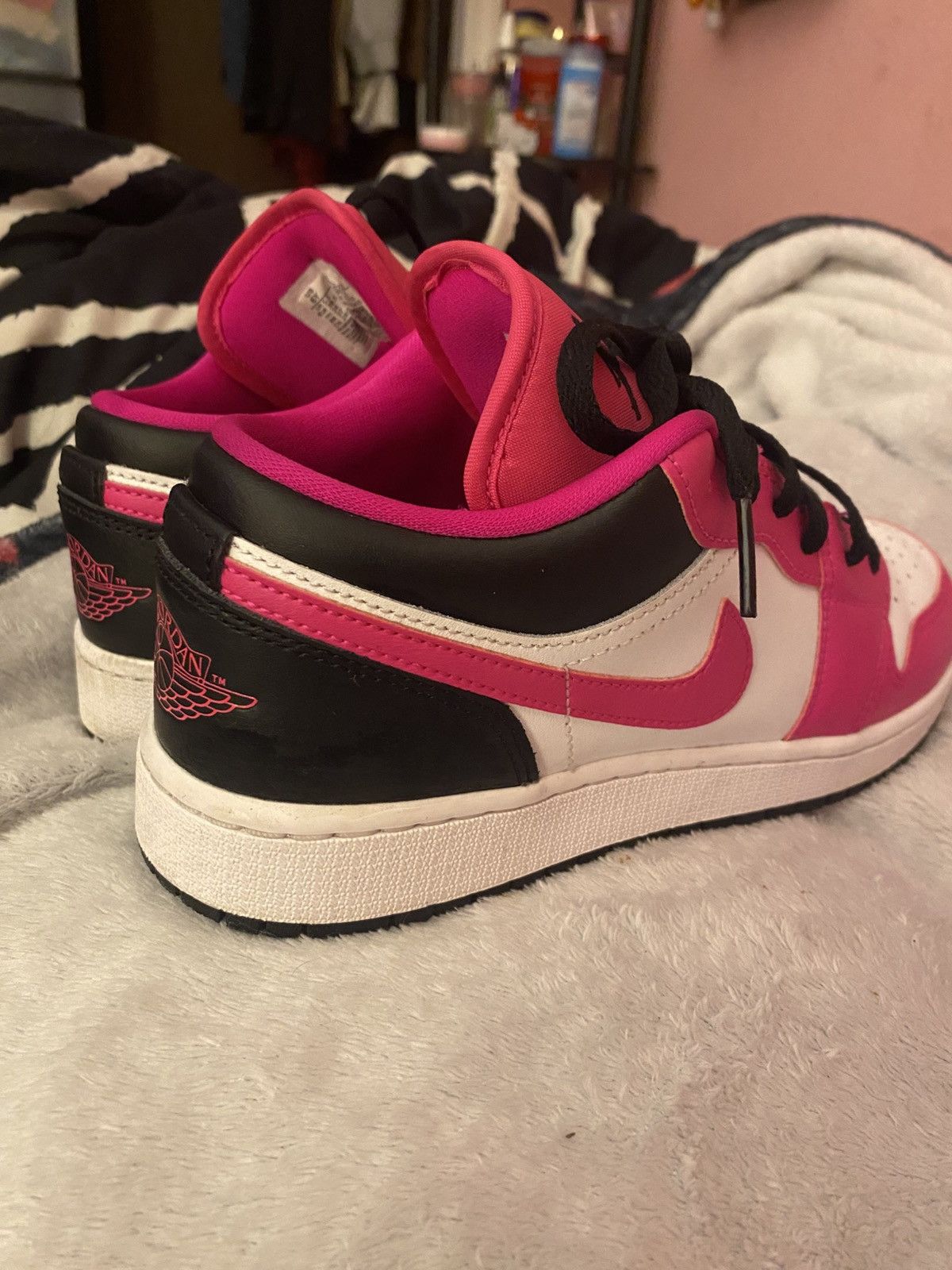 Jordan Brand pink and black jordan 1s Size US 7.5 / IT 37.5 - 4 Thumbnail