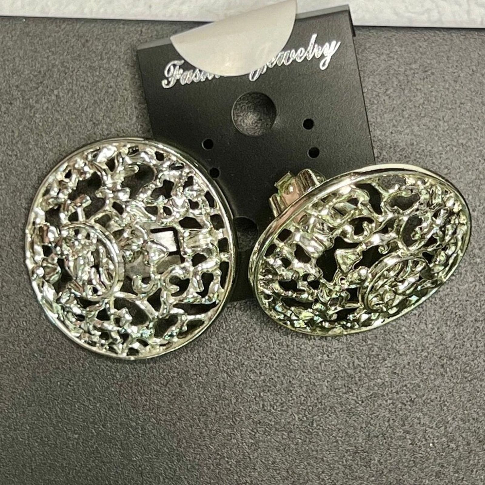 & Other Stories Sara Coventry (?) Round Silvertone Clip Earrings, EC Size ONE SIZE - 1 Preview