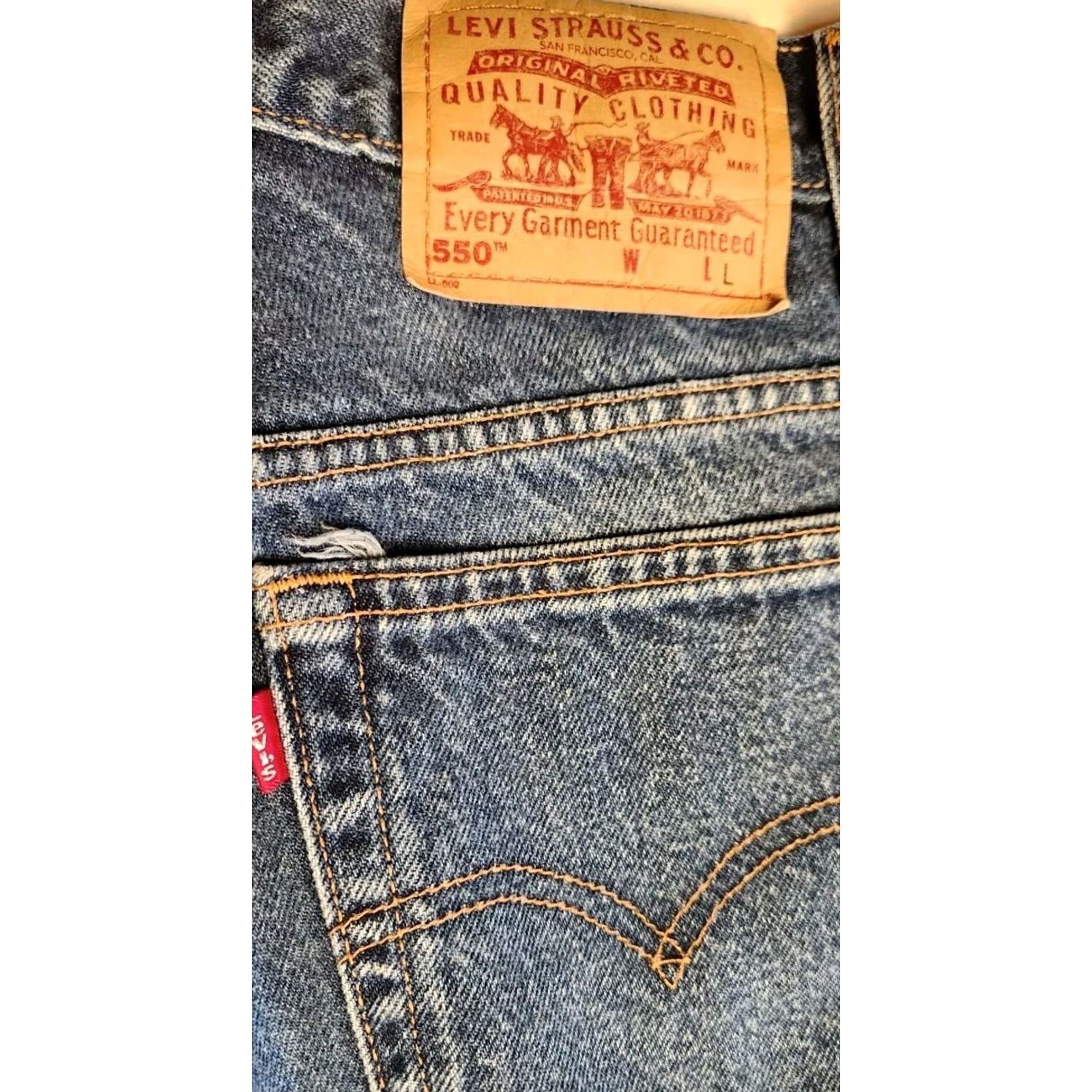 Levi's VINTAGE Levi's 550 Relaxed Fit Jeans Womens Sz 10 28x32 Blue Retro Modern 80s 90s Design Mens Women Boys Girls Size 32" / US 10 / IT 46 - 6 Thumbnail