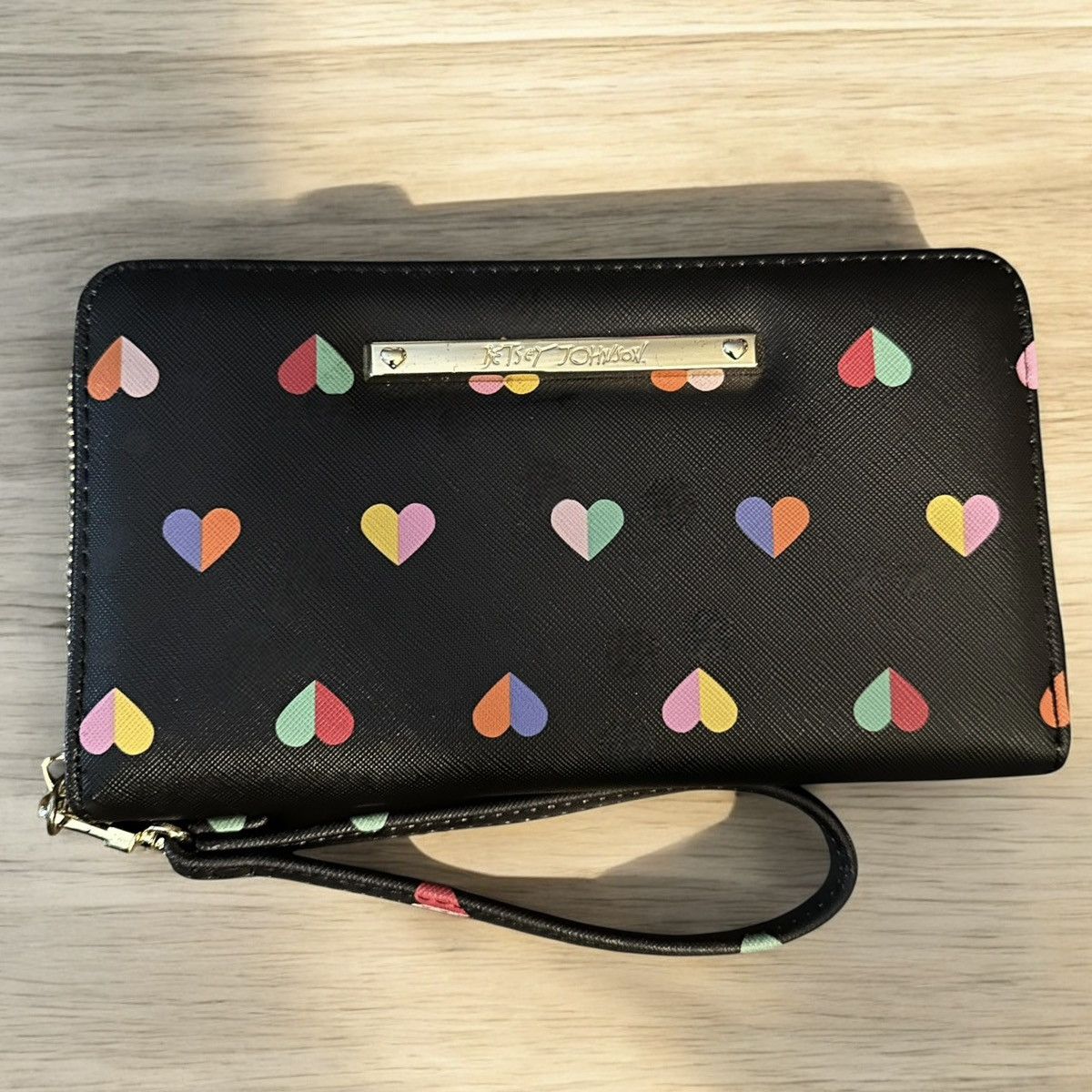 Betsey Johnson Betsey Johnson rainbow hearts print zippered wristlet wallet Size ONE SIZE - 1 Thumbnail